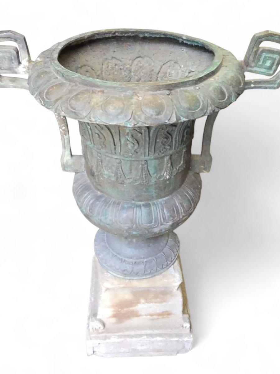 Pair of antique bronze garden vases, 19th century For Sale 1