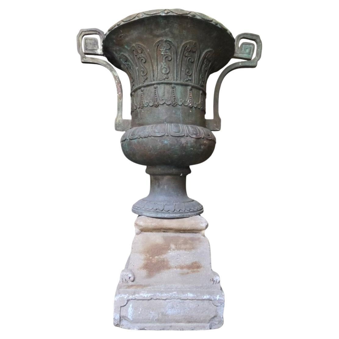Paire de vases de jardin en bronze ancien, 19e siècle
