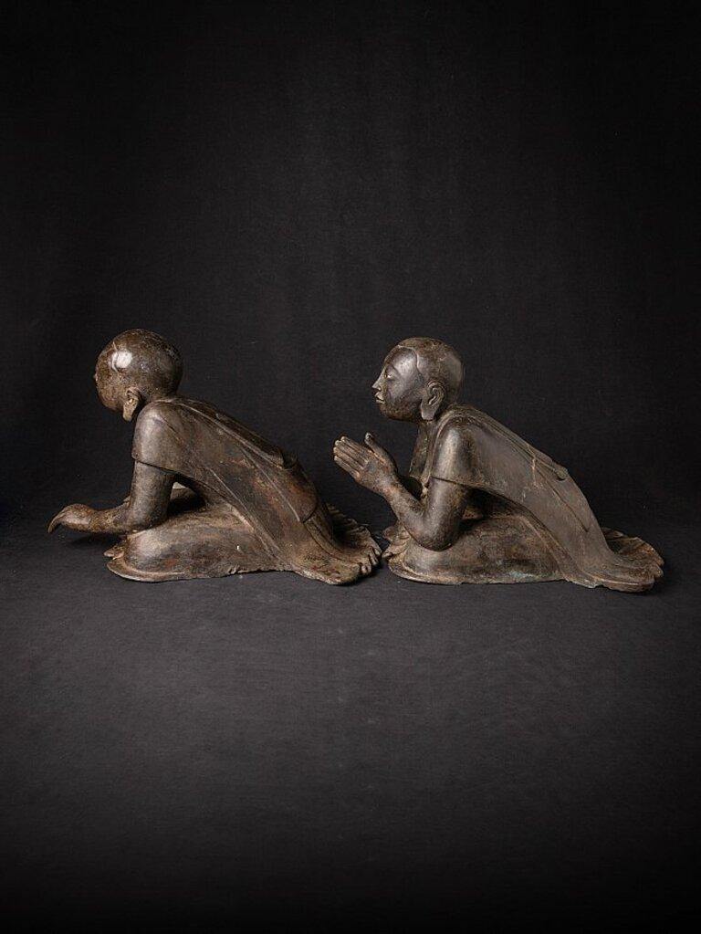 Pair of Antique Bronze Monk Statues from Burma In Good Condition For Sale In DEVENTER, NL