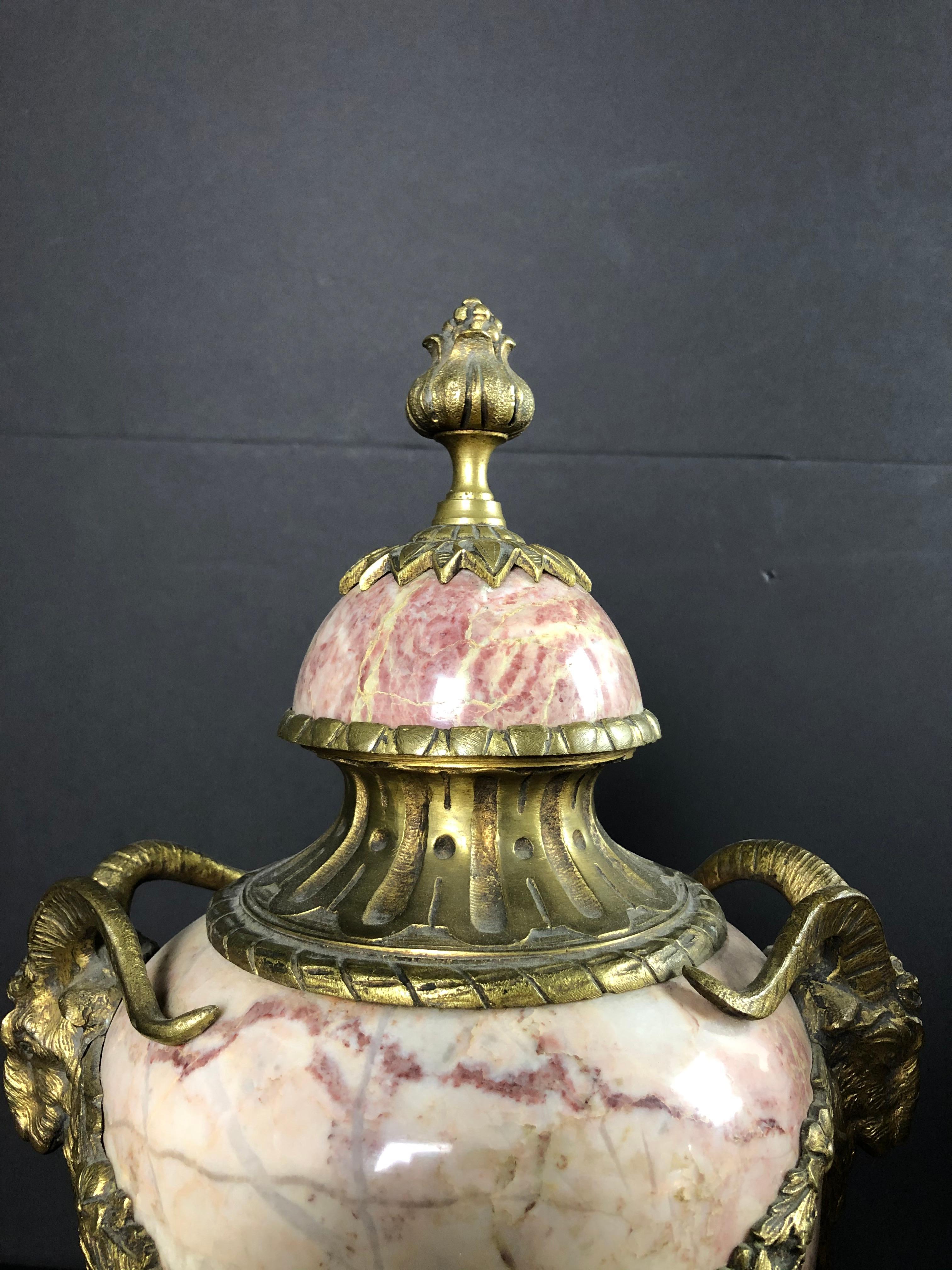 Pair of Antique Bronze Rams Head Mounted Pink and Beige Marble Cassolettes In Good Condition In Norwood, NJ