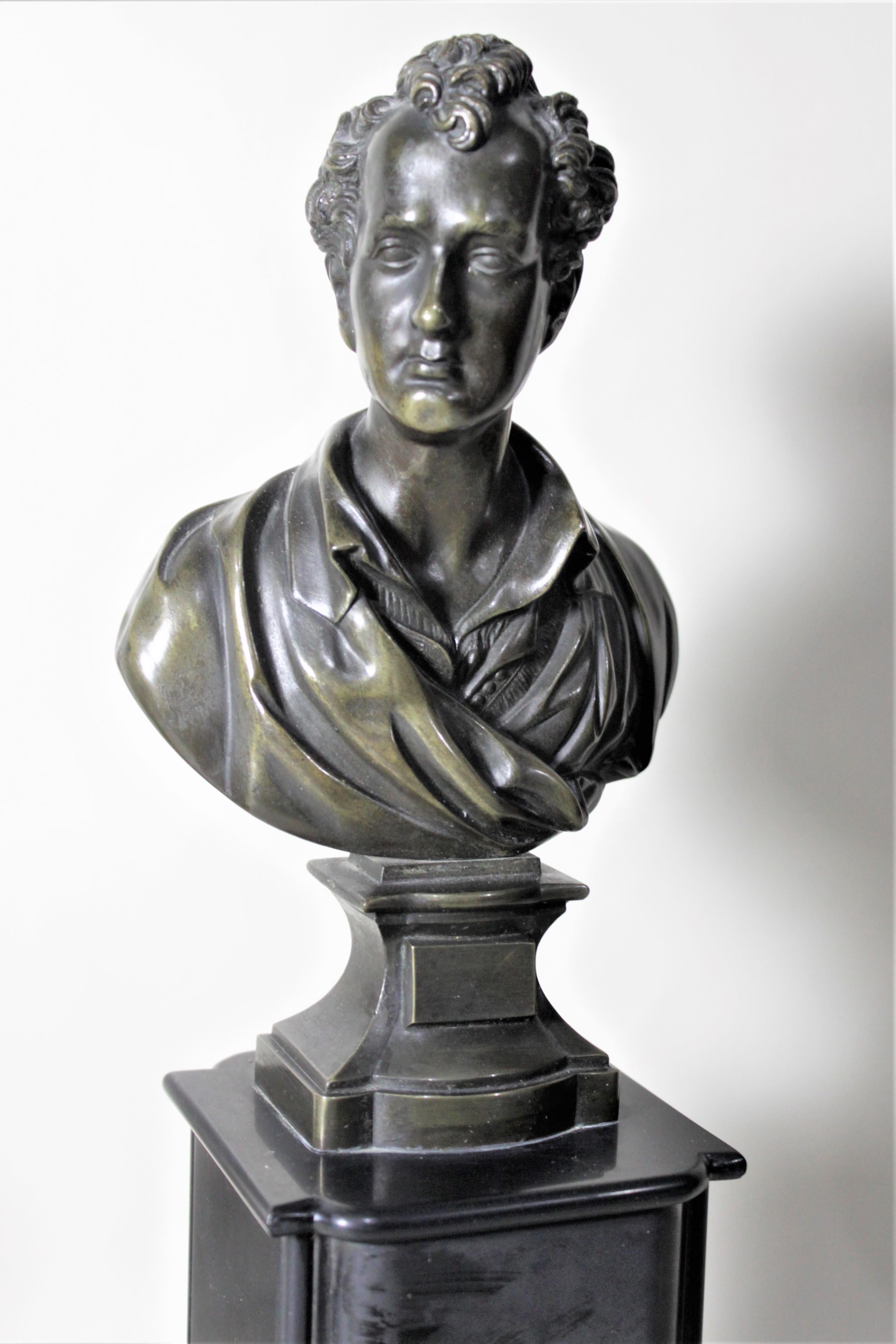 Paire de statues anciennes en bronze des poètes Robert Burns & Walter Scott en vente 1