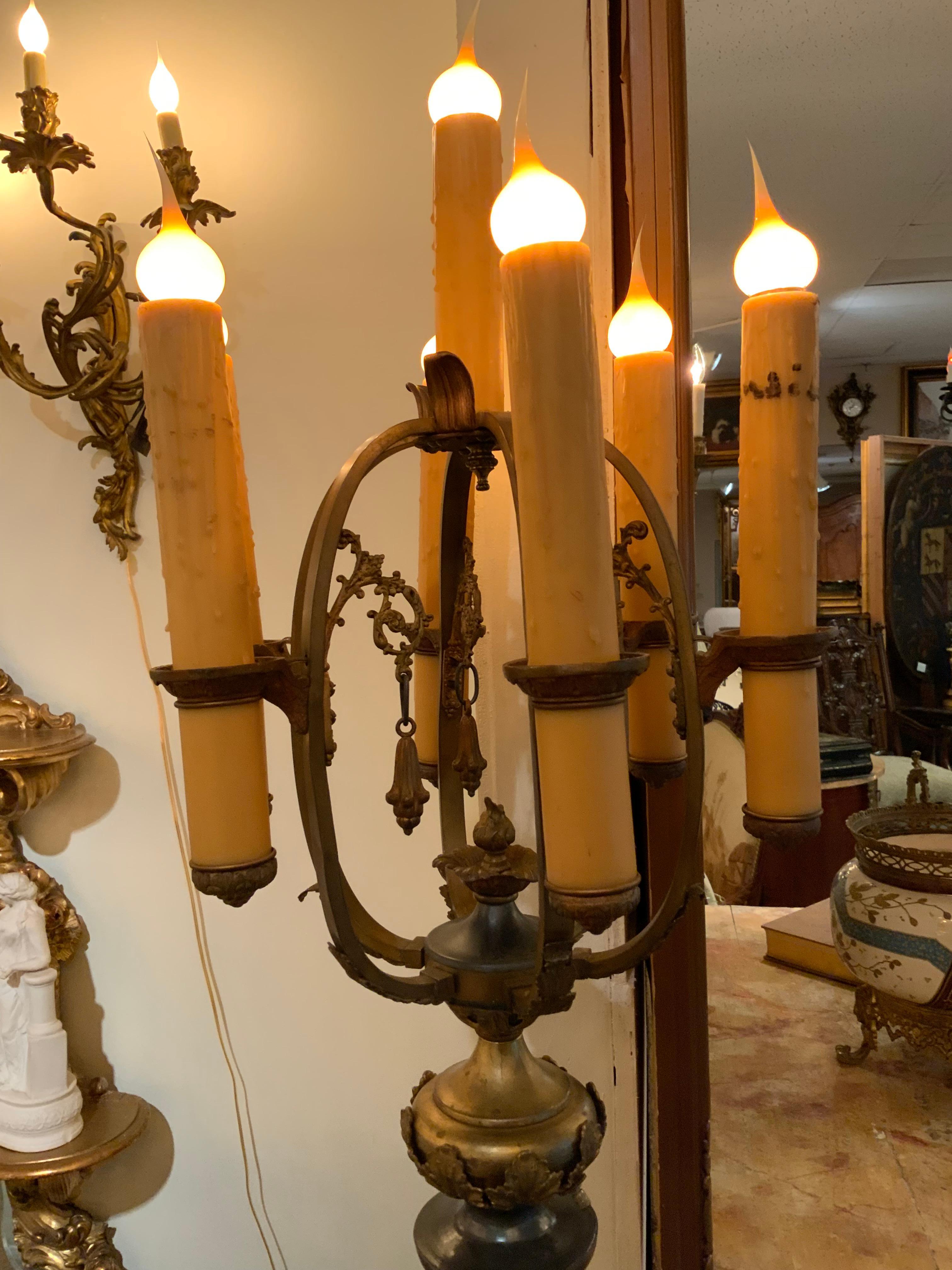 Pareja de antorchas/lámparas de pie antiguas de bronce en Excelente estado para la venta en Houston, TX