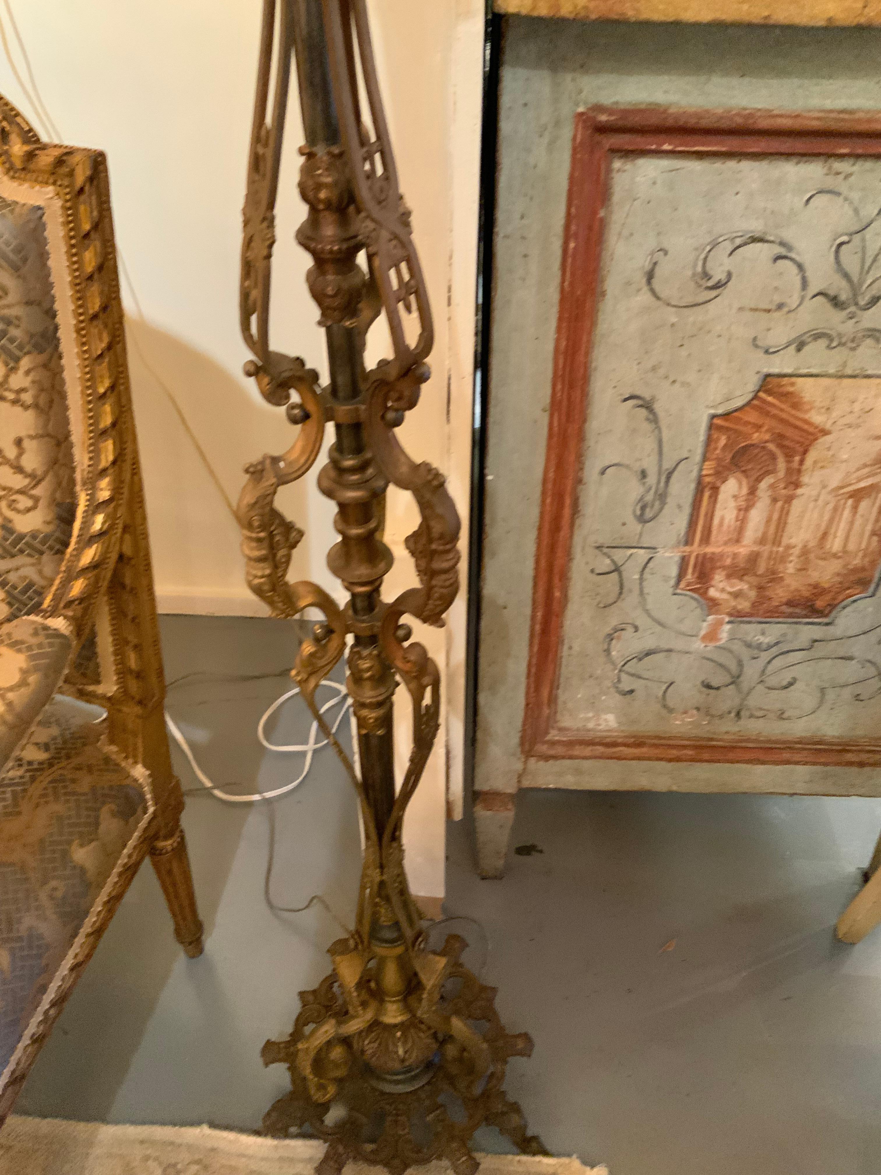 Pareja de antorchas/lámparas de pie antiguas de bronce siglo XIX en venta