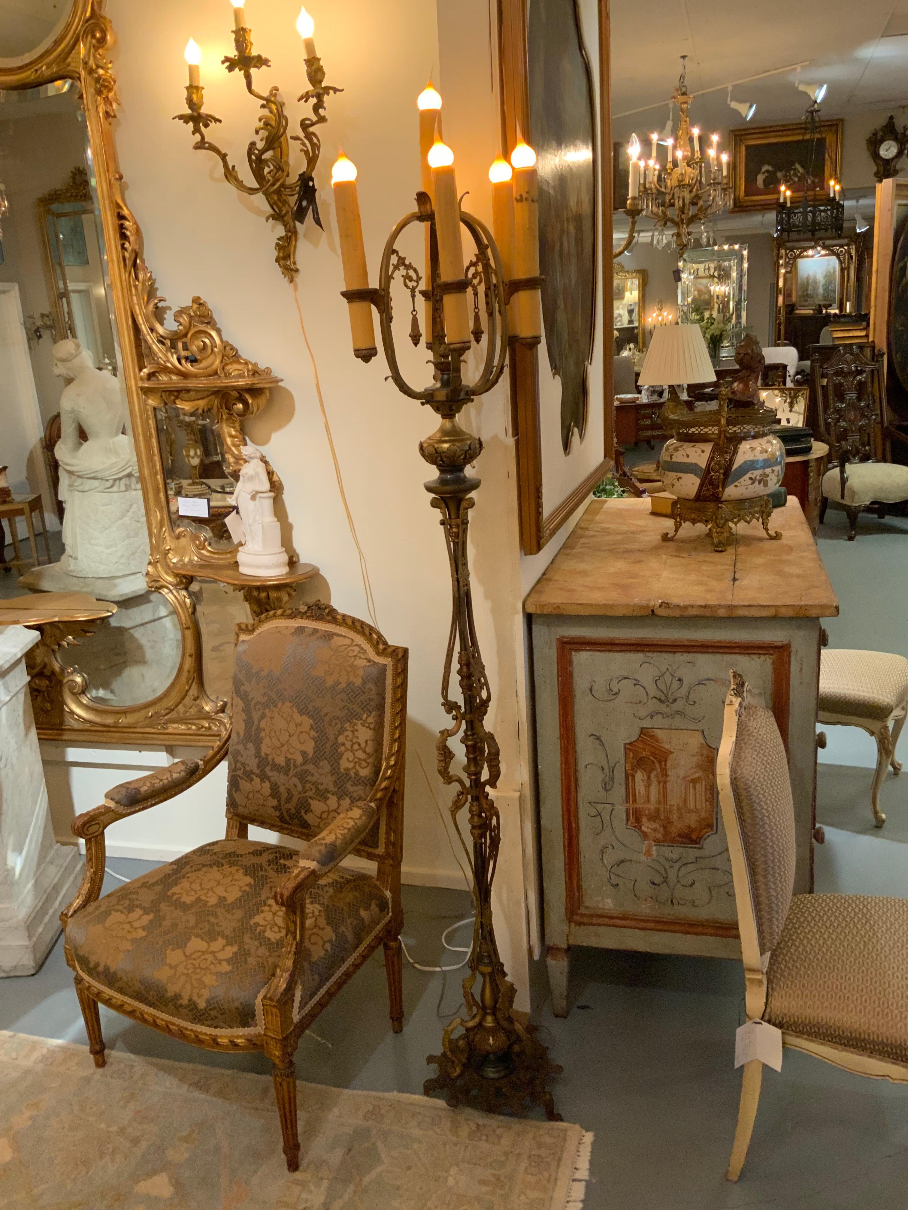 Pareja de antorchas/lámparas de pie antiguas de bronce en venta 3