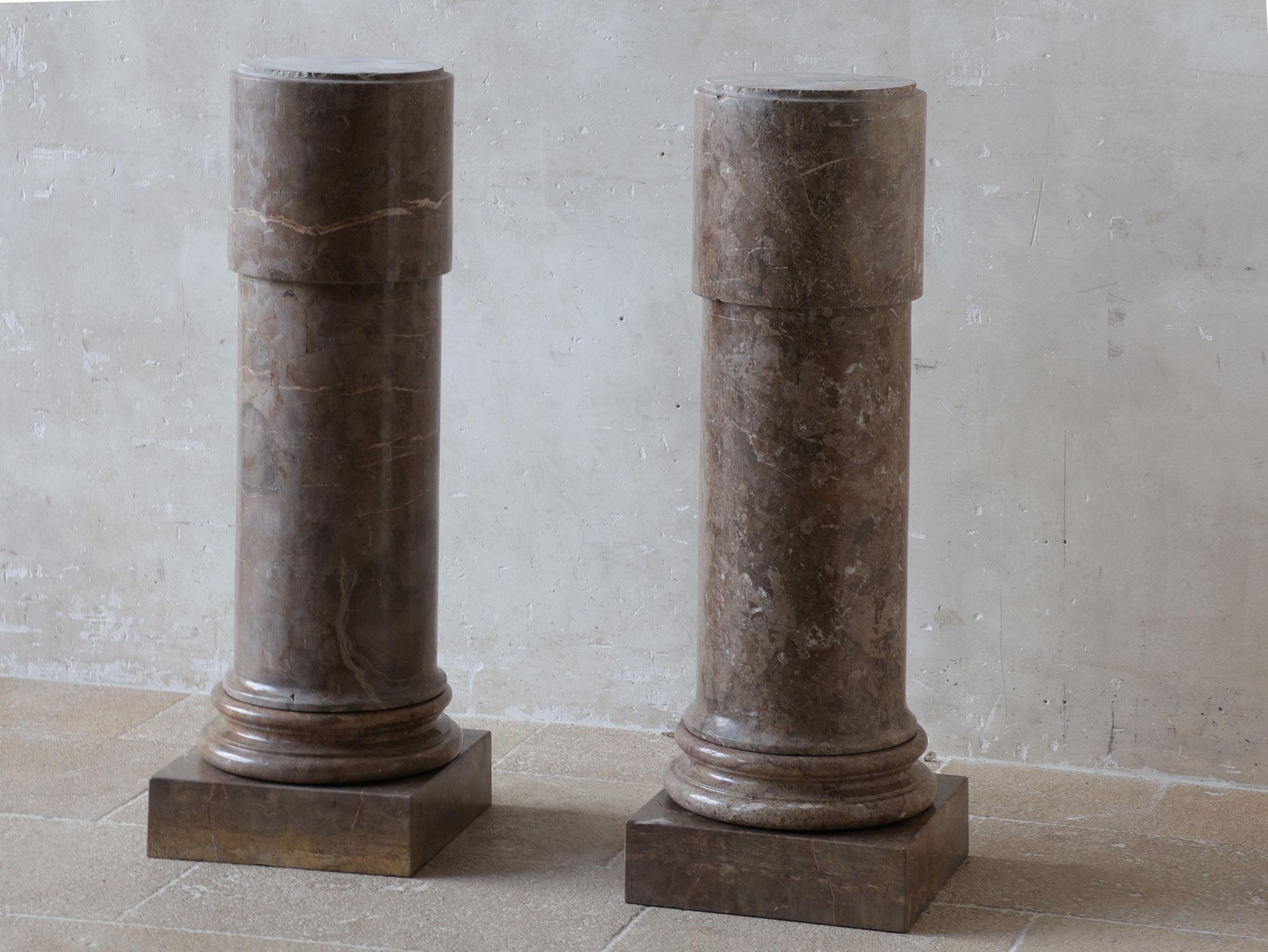 Pair of Antique Brown Solid Marble Columns, Brocatelle Veining, Classical Style In Good Condition For Sale In Baambrugge, NL