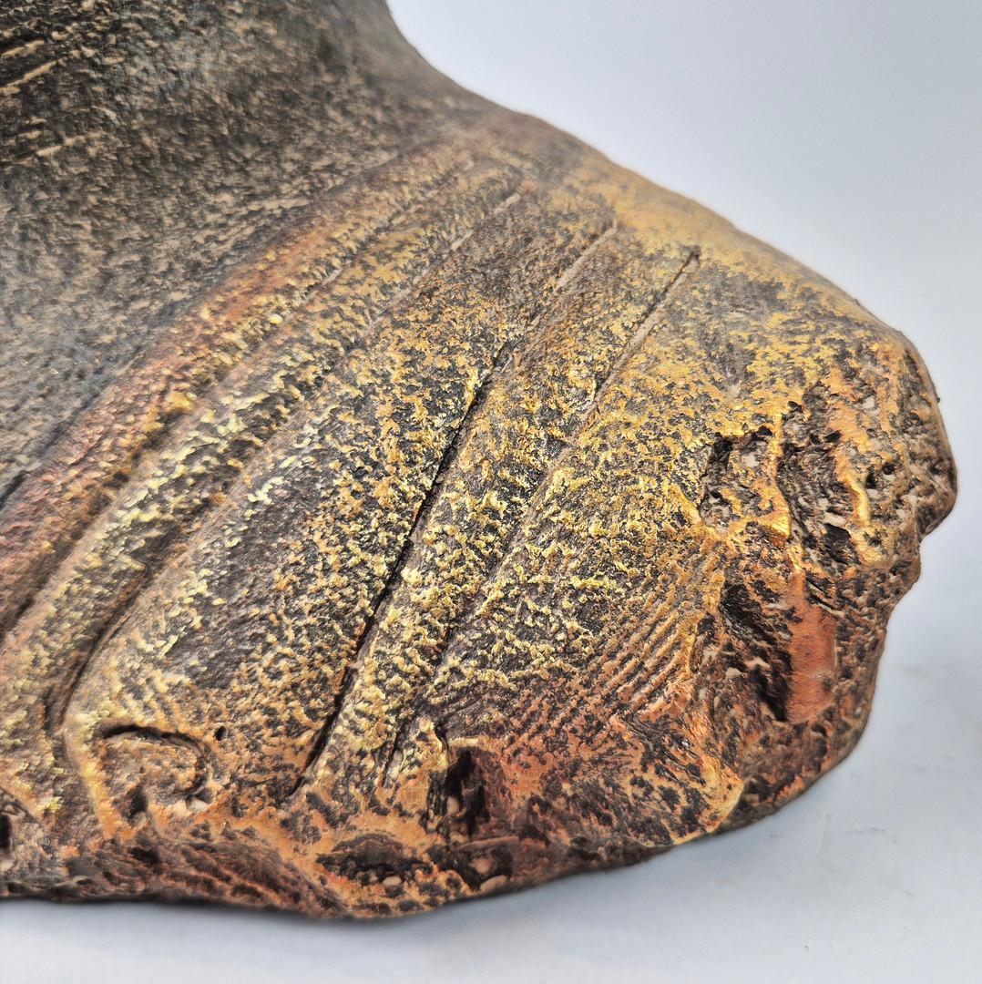 Paire de bustes de Bouddha anciens - 45 cm, sculptures dorées et patinées, art spirituel décoratif asiatique pour intérieurs

Paire de bustes de Bouddha antiques, mesurant chacun 45 cm de haut, aux expressions sereines et aux détails complexes. Les