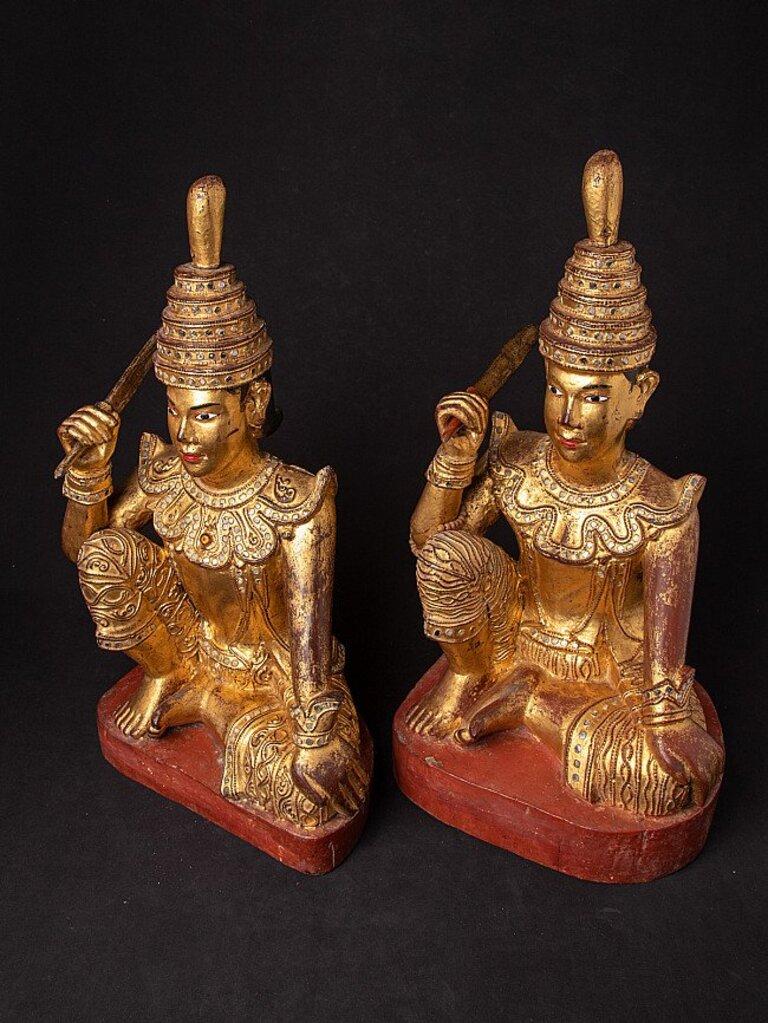 Ein Paar antike burmesische Nat-Skulpturen aus Birma im Angebot 8