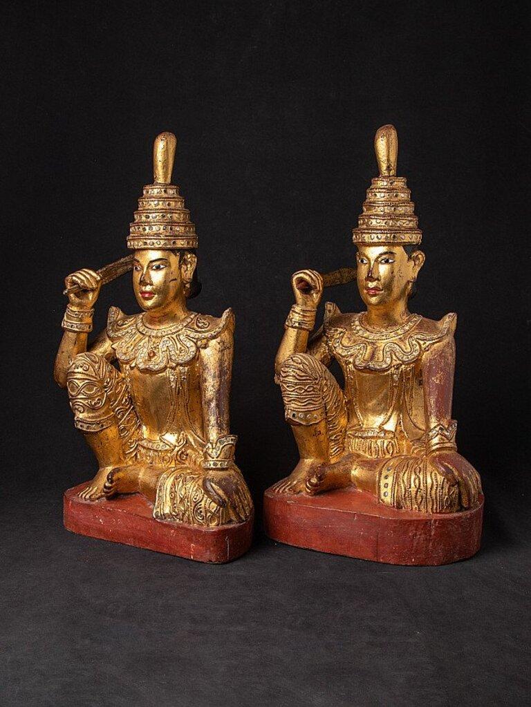 Ein Paar antike burmesische Nat-Skulpturen aus Birma (Birmanisch) im Angebot