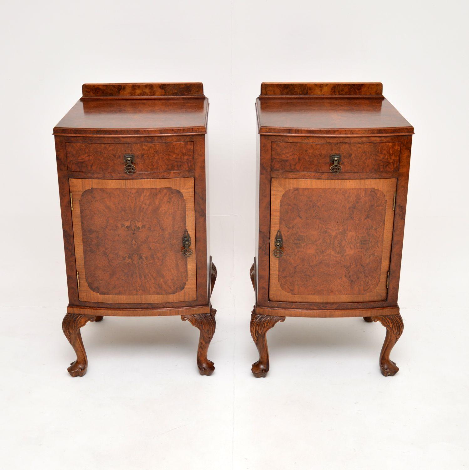 An outstanding pair of antique burr walnut bedside cabinets. They were made in England, they date from around the 1900-1920 period.

They are of magnificent quality and are a large, impressive size. There are stunning burr walnut grain patterns