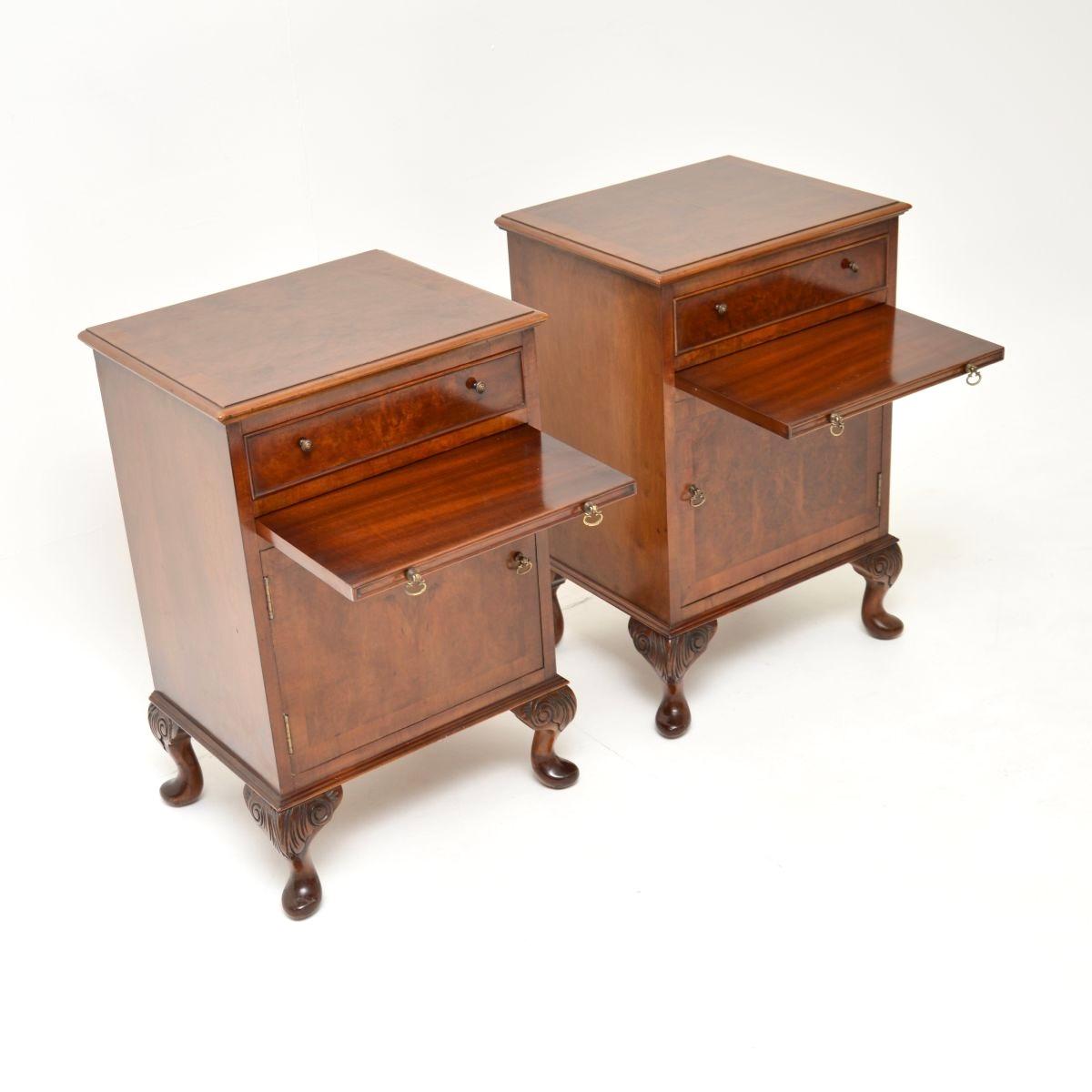 Britannico Coppia di comodini antichi in radica di noce in vendita