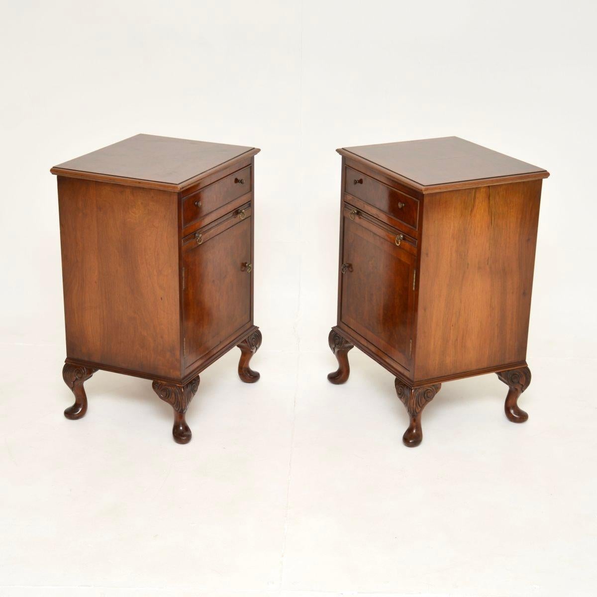 Coppia di comodini antichi in radica di noce In condizioni buone in vendita a London, GB