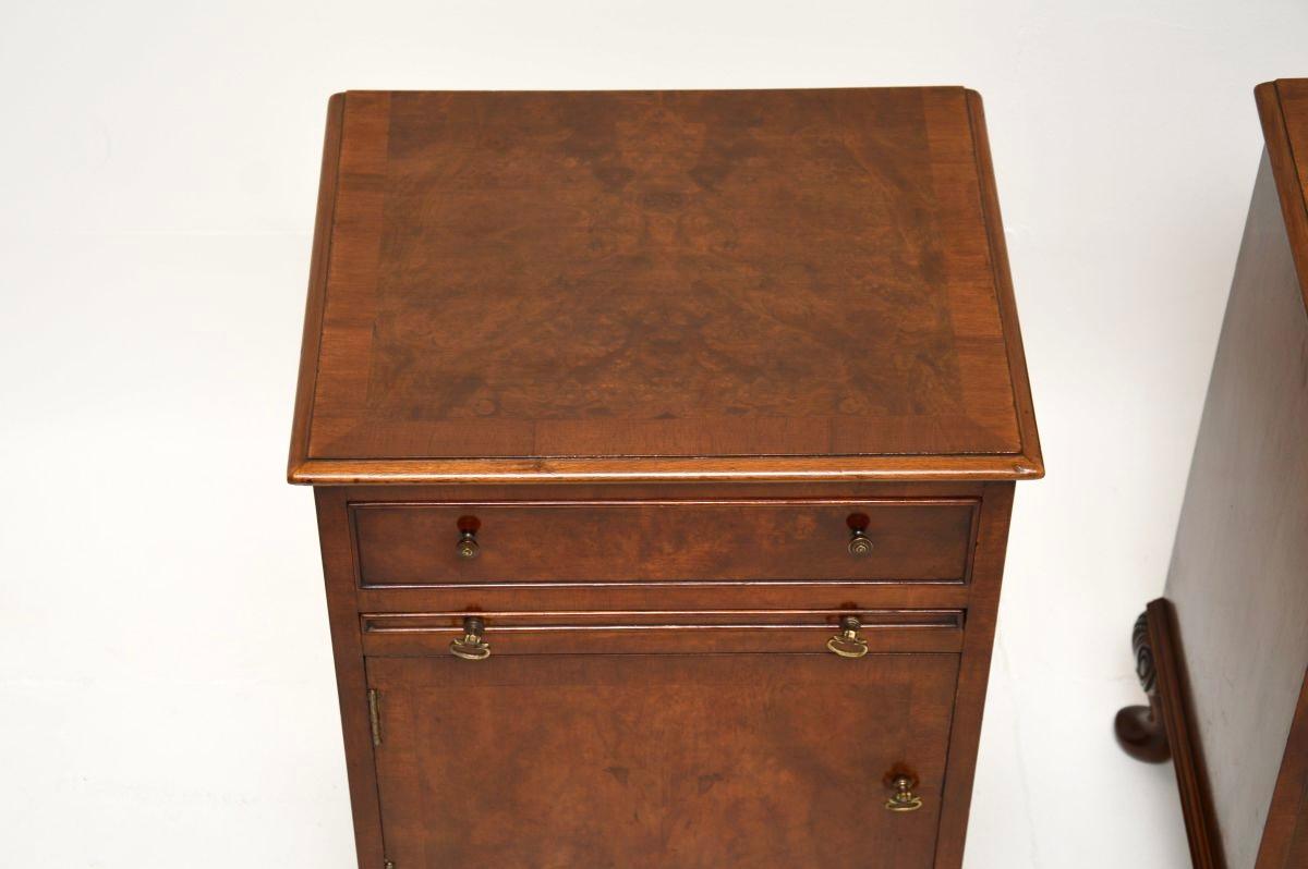 Noce Coppia di comodini antichi in radica di noce in vendita