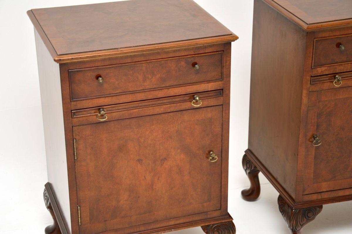 Coppia di comodini antichi in radica di noce in vendita 2