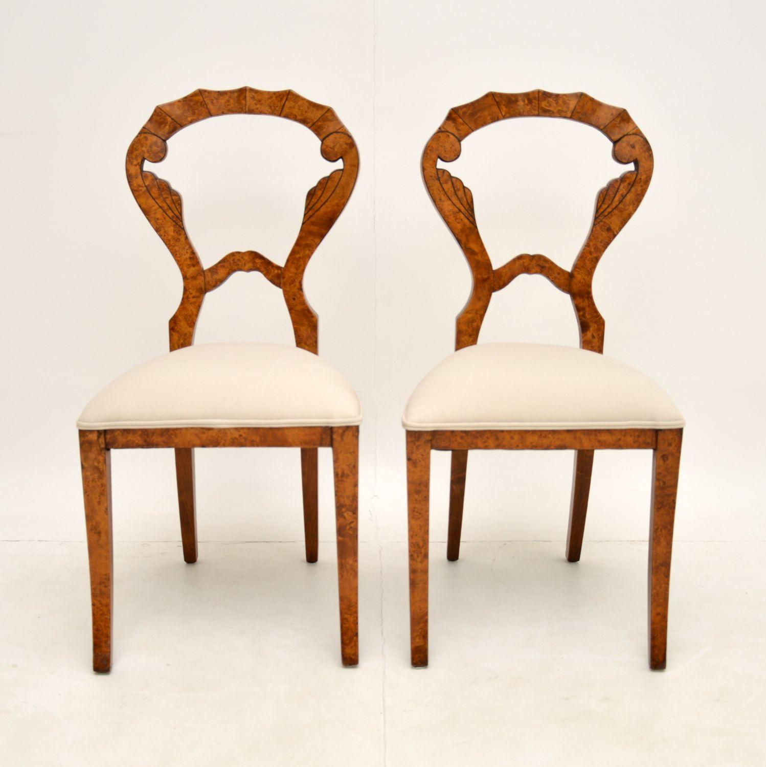 A stunning and very rare pair of antique Biedermeier period side chairs. These date from around the 1820-30’s period and were most likely made in Sweden or Austria.

They are beautifully made from solid walnut, with segmented burr walnut veneers