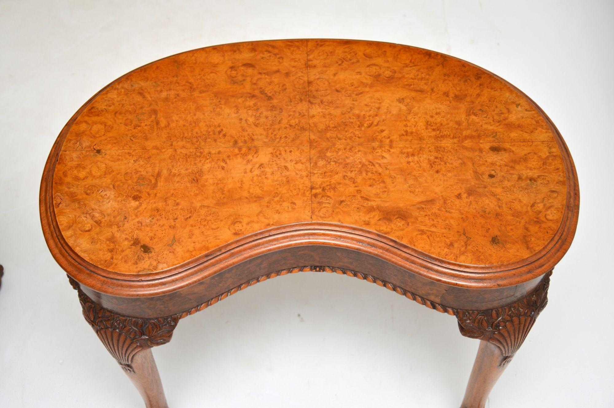 Pair of Antique Burr Walnut Kidney Side Tables In Good Condition In London, GB
