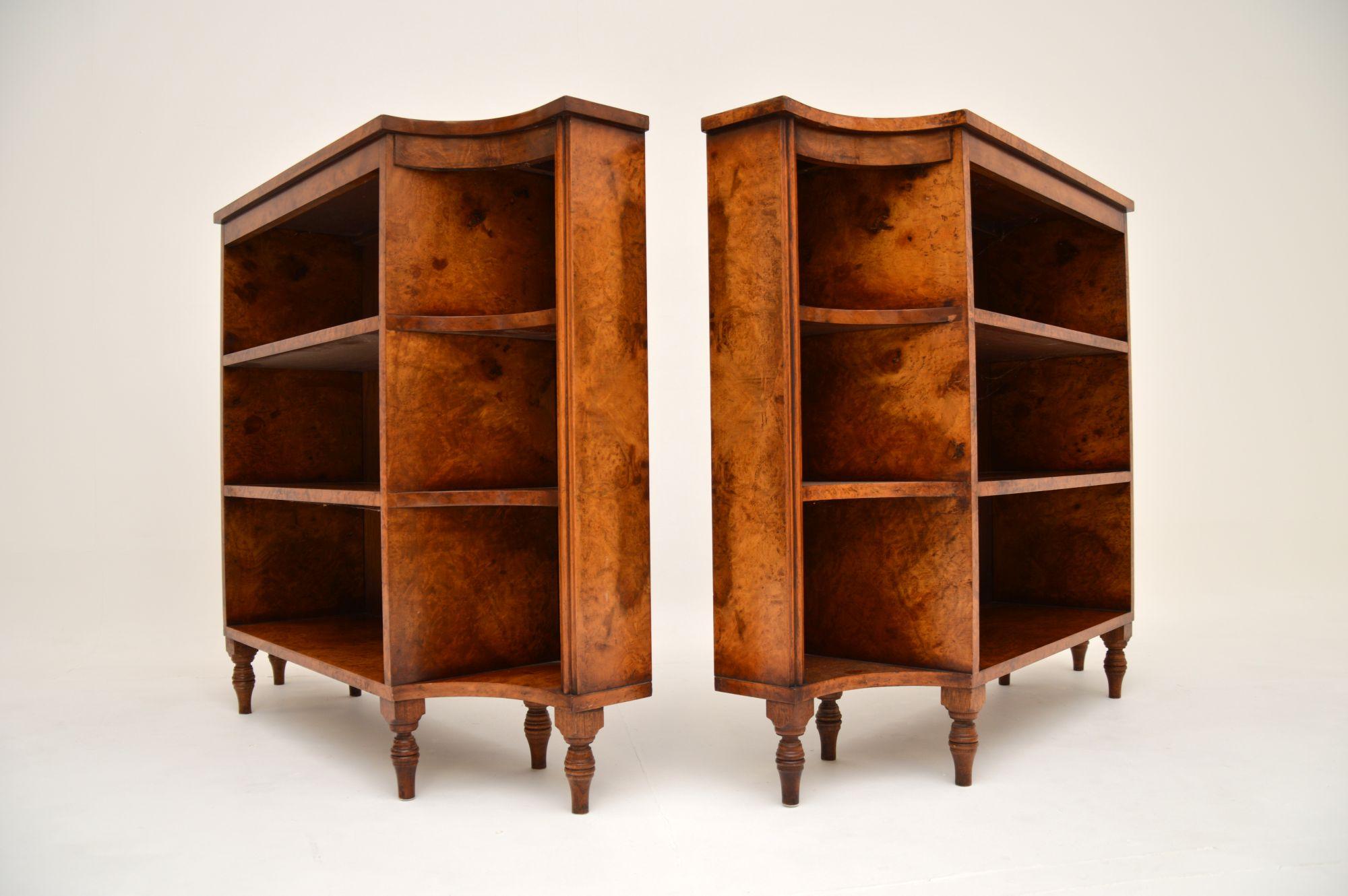 Pair of Antique Burr Walnut Open Bookcases In Good Condition In London, GB