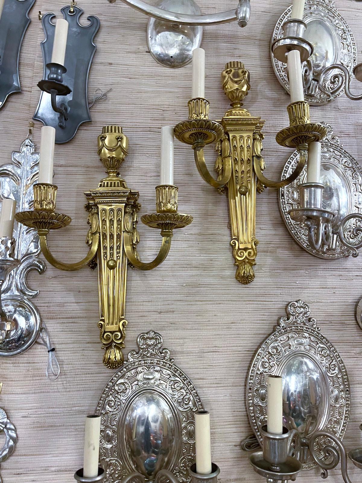 Bronze Paire d'appliques anciennes Caldwell en vente