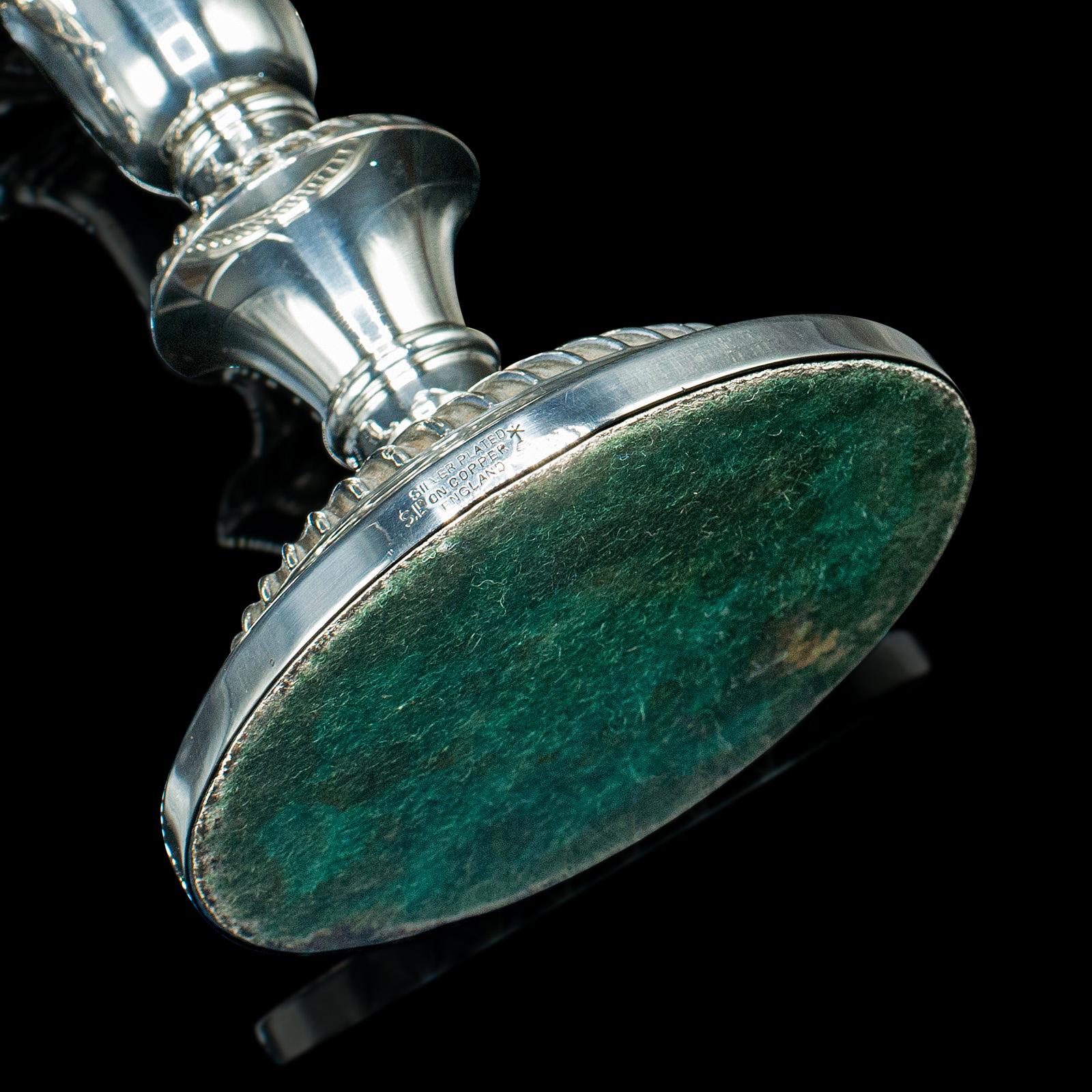 Coppia di candelabri antichi, inglese, placca d'argento, candelabro, Edwardiano in vendita 1