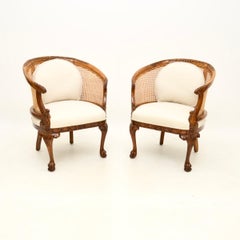 Paire de fauteuils Bergère anciens en noyer cannelé