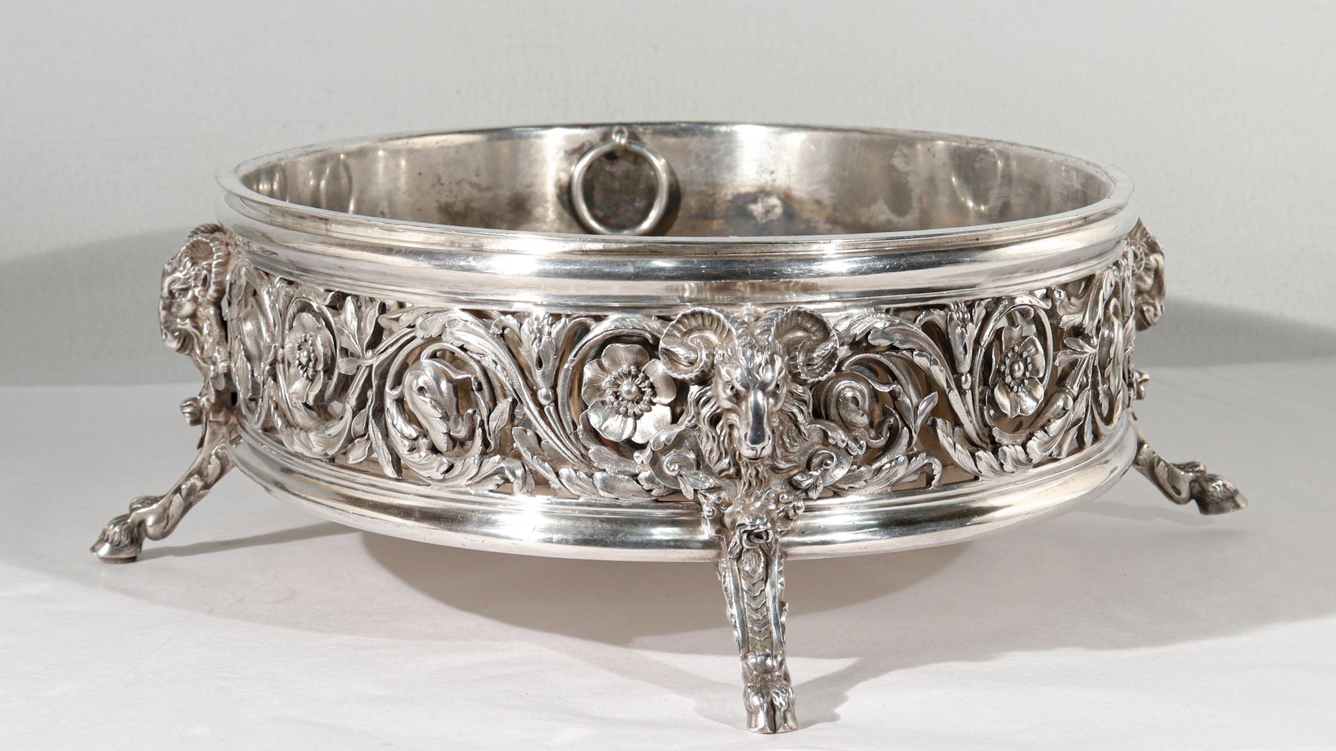 Pair of Antique Cardeilhac Paris French Silvered Bronze Centerpiece Bowls In Good Condition For Sale In Philadelphia, PA