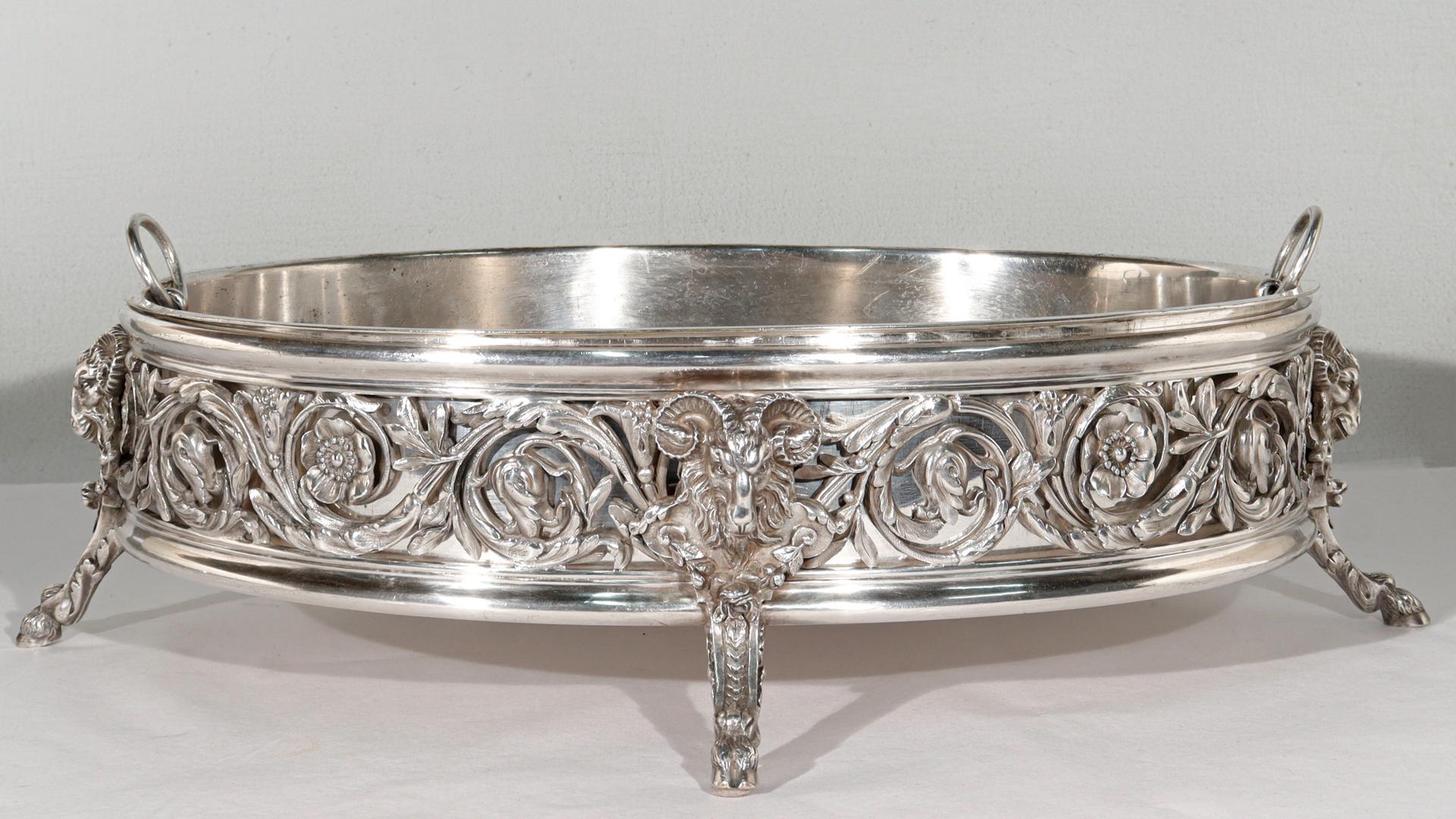 Women's or Men's Pair of Antique Cardeilhac Paris French Silvered Bronze Centerpiece Bowls For Sale
