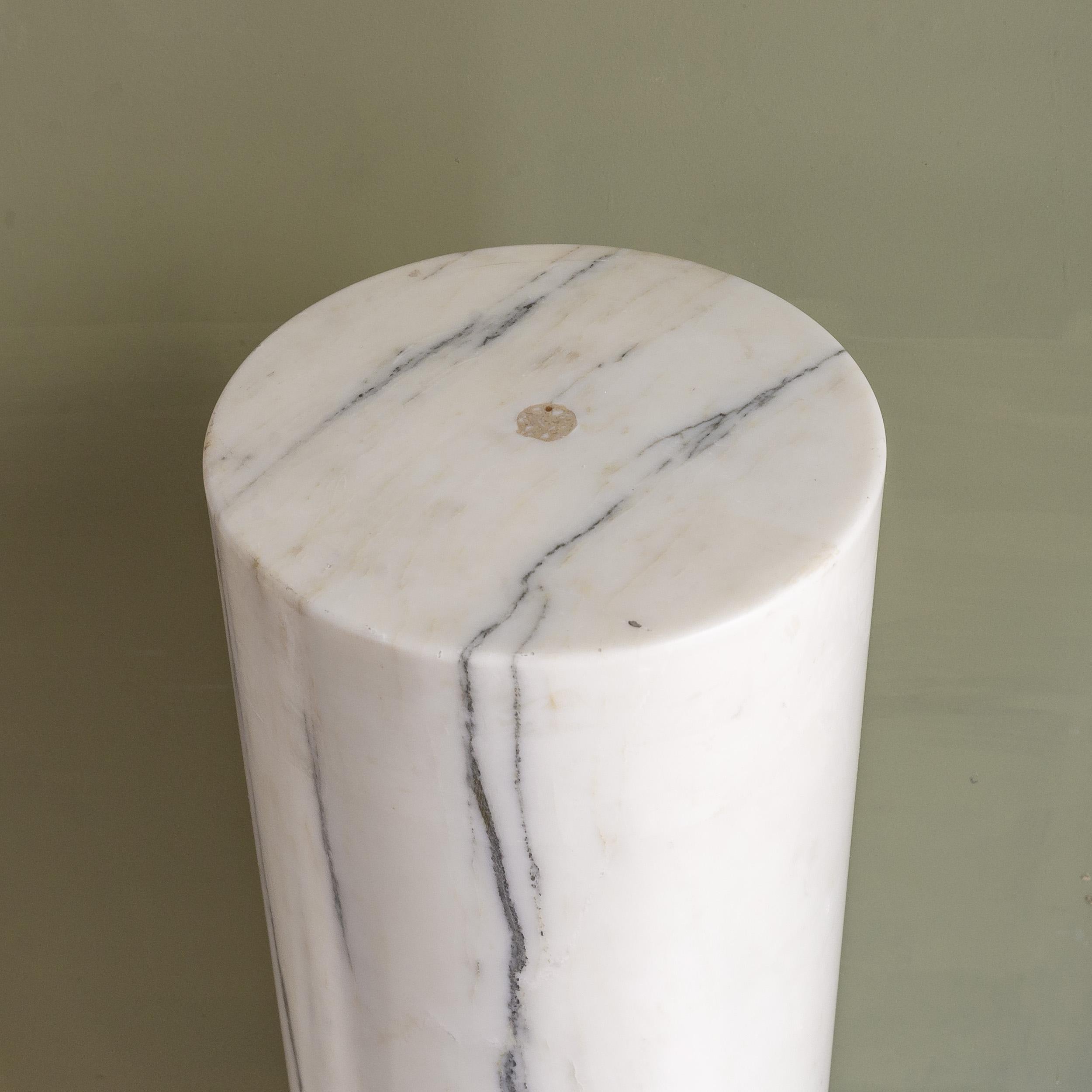 Paar antike Carrara-Marmorskulptur-Sockelkragen mit Sockel (19. Jahrhundert)