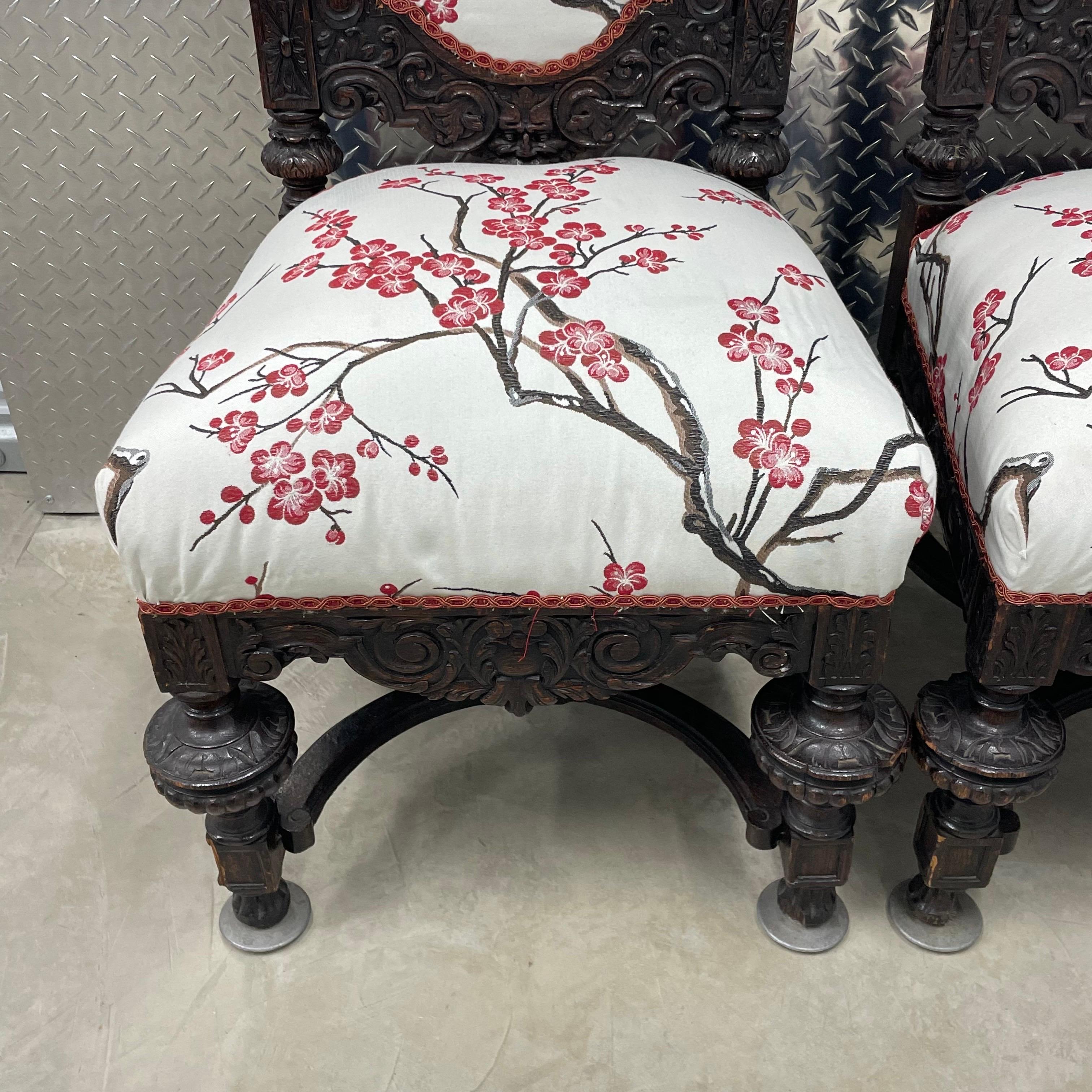 Chinois Paire de chaises d'appoint anciennes en bois dur sculpté, début du 20e siècle en vente