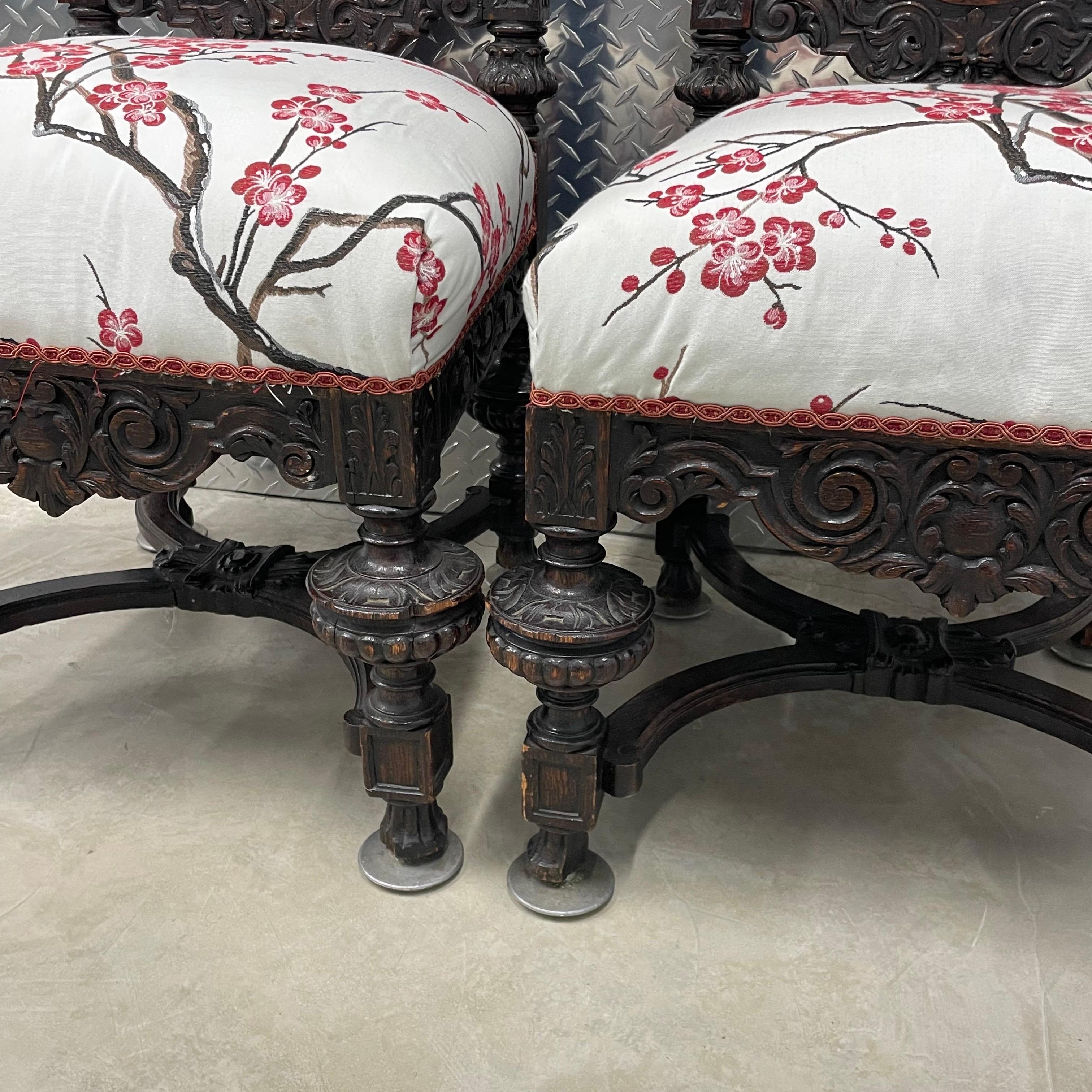 Sculpté Paire de chaises d'appoint anciennes en bois dur sculpté, début du 20e siècle en vente