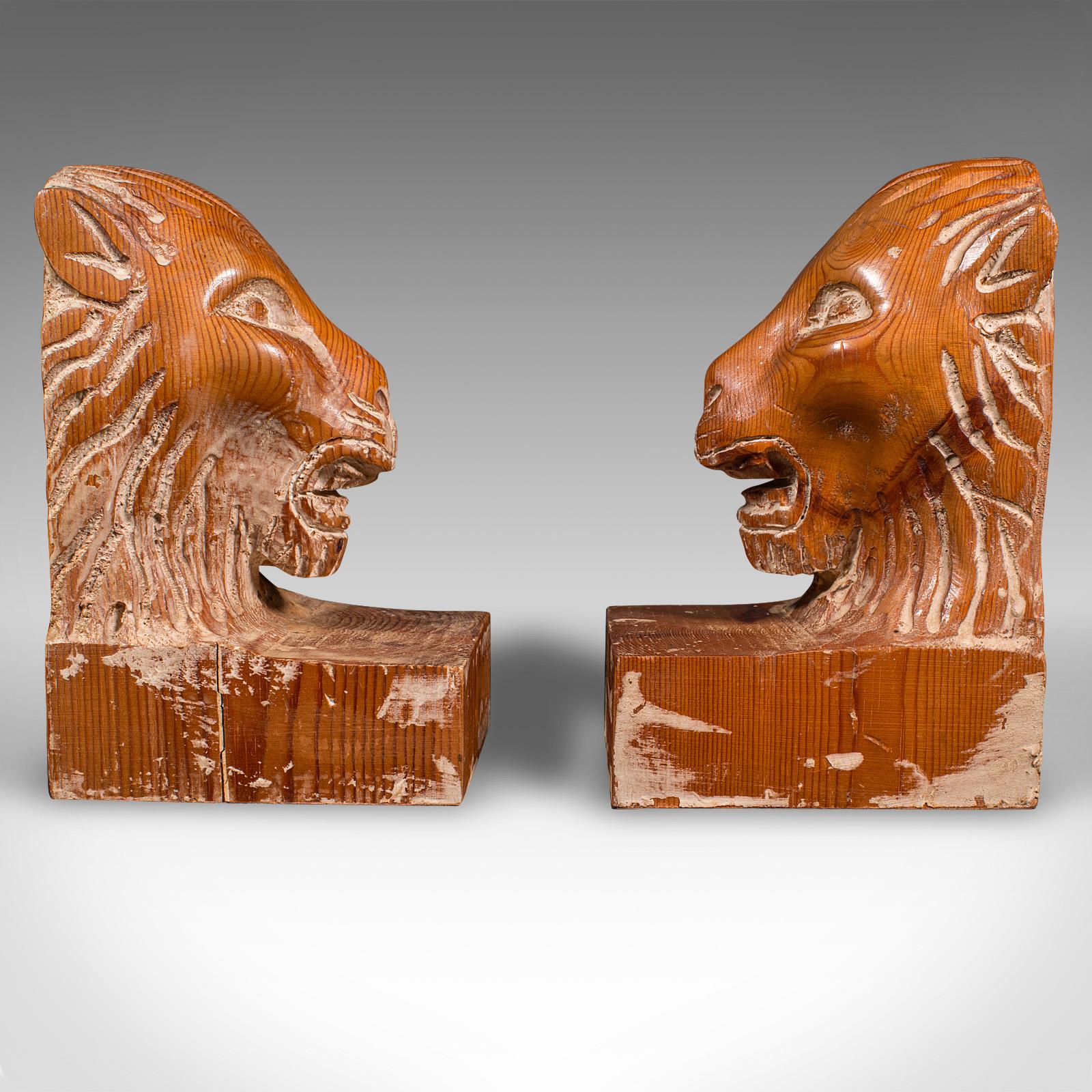 British Pair of Antique Carved Lion Bookends, English Pine, Georgian Revival, Edwardian For Sale