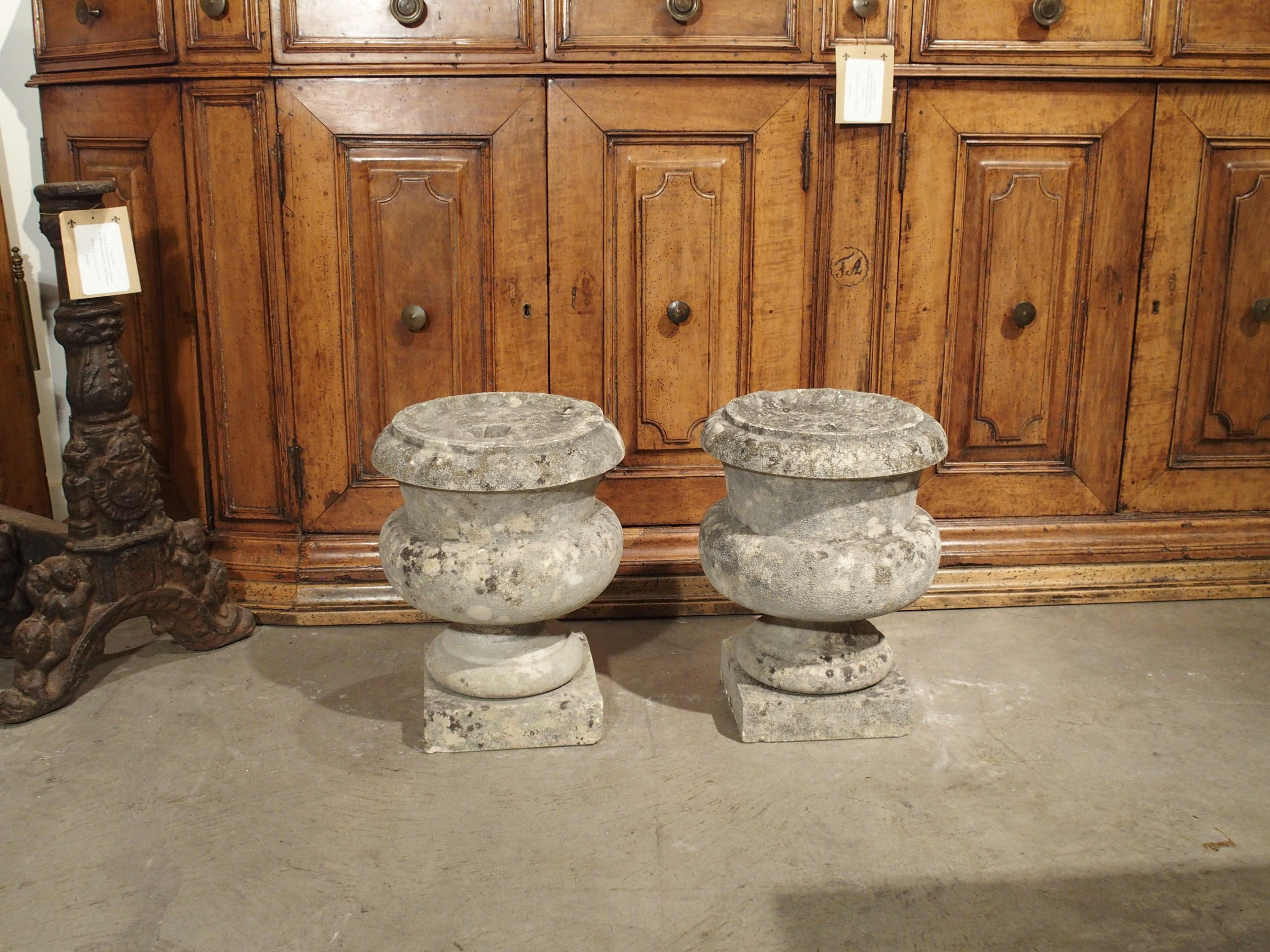 Pair of Antique Carved Stone Garden Finials from Bordeaux France, 19th Century 5