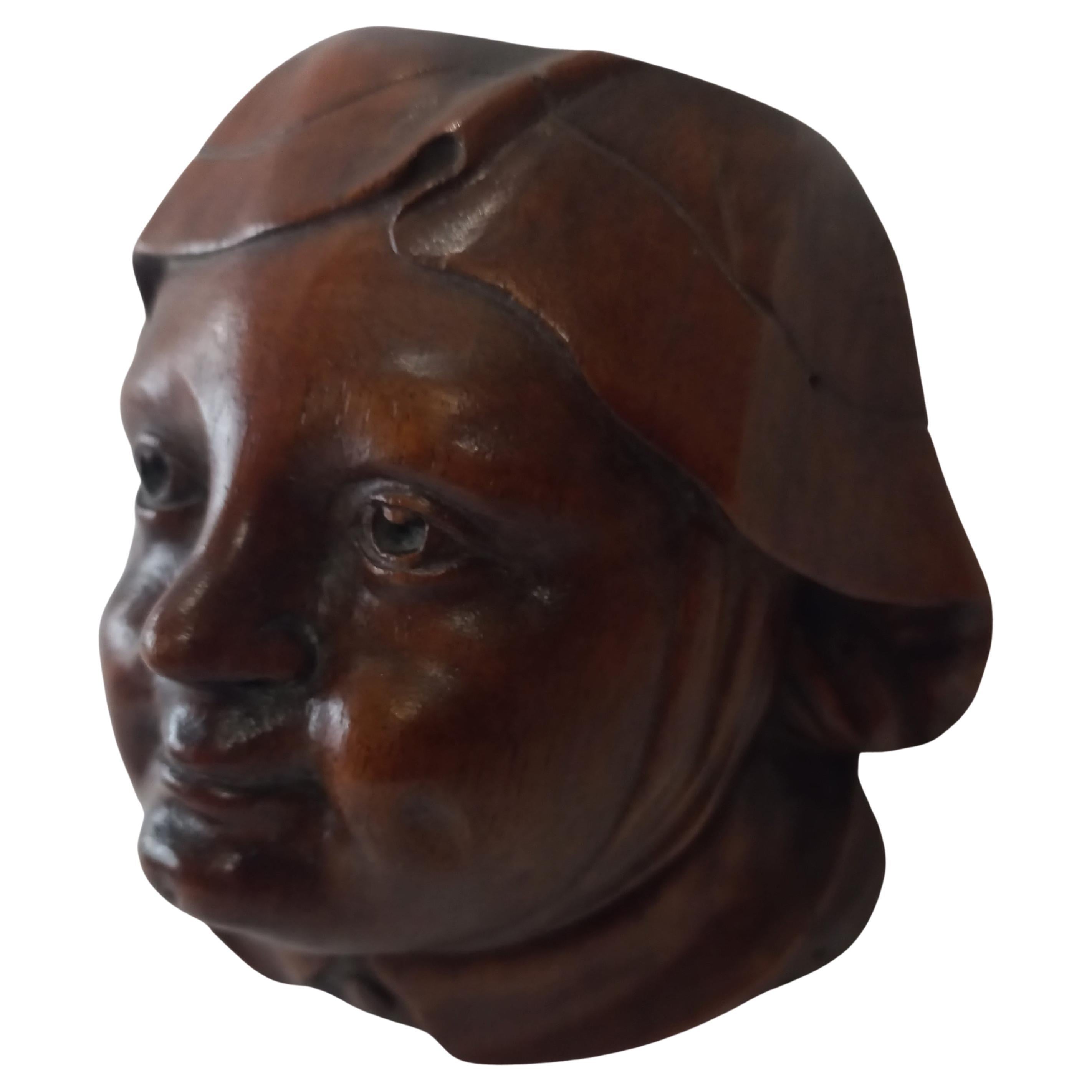 Paar seltene antike geschnitzte Hartholz-Wandskulpturen um 1850
Frau und Mann (Mönch und Nonne?)
