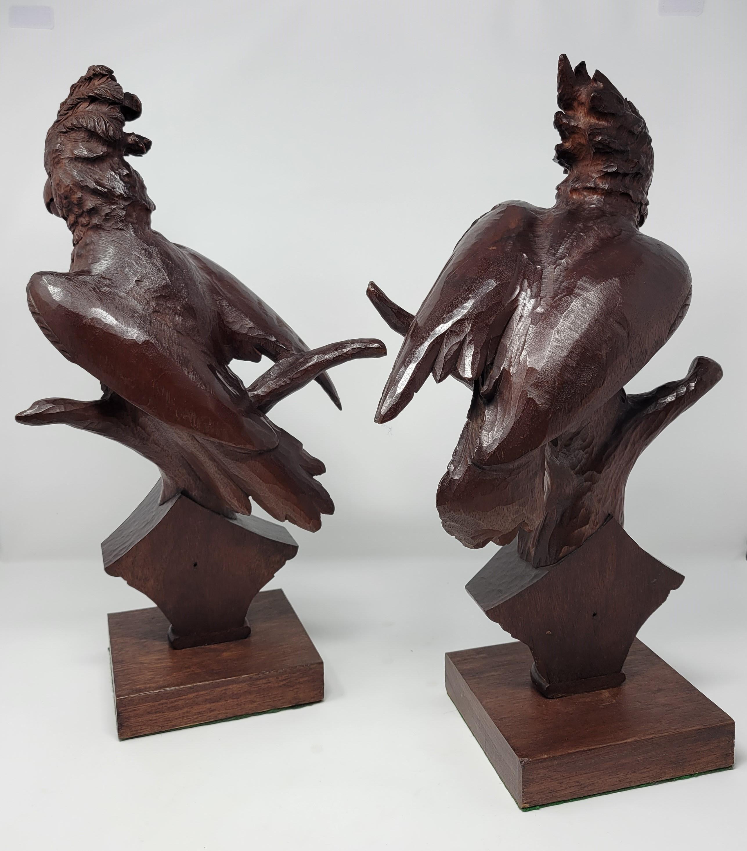 Pair of Antique Carved Wood Cockatoos  In Good Condition For Sale In New Orleans, LA