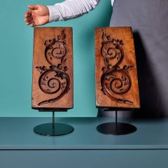 Coppia di antichi stampi in legno intagliato Ex. Collezione Tucker