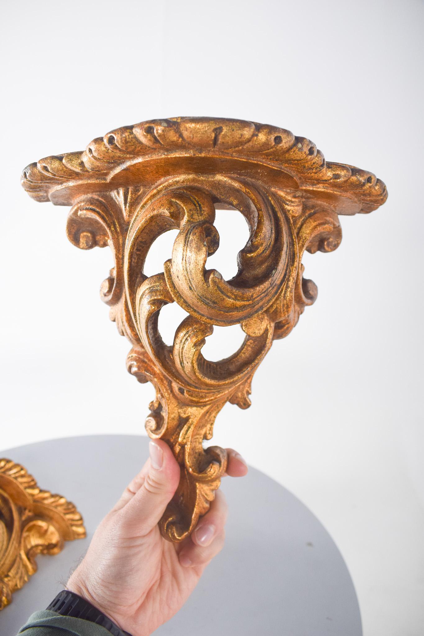 Pair of Antique Carved Wooden Pedestals In Good Condition For Sale In Lisboa, Lisboa