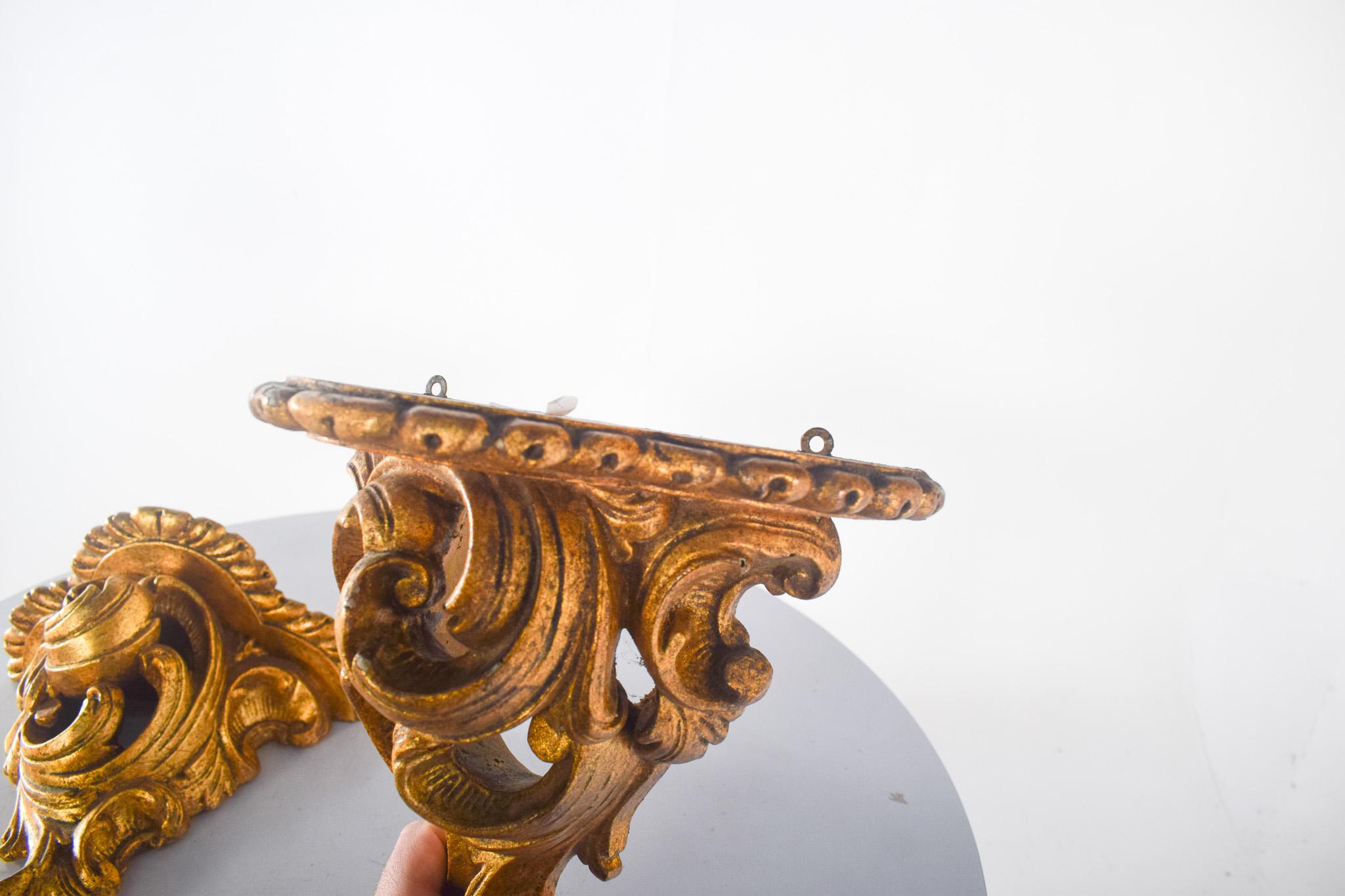 Pair of Antique Carved Wooden Pedestals For Sale 1