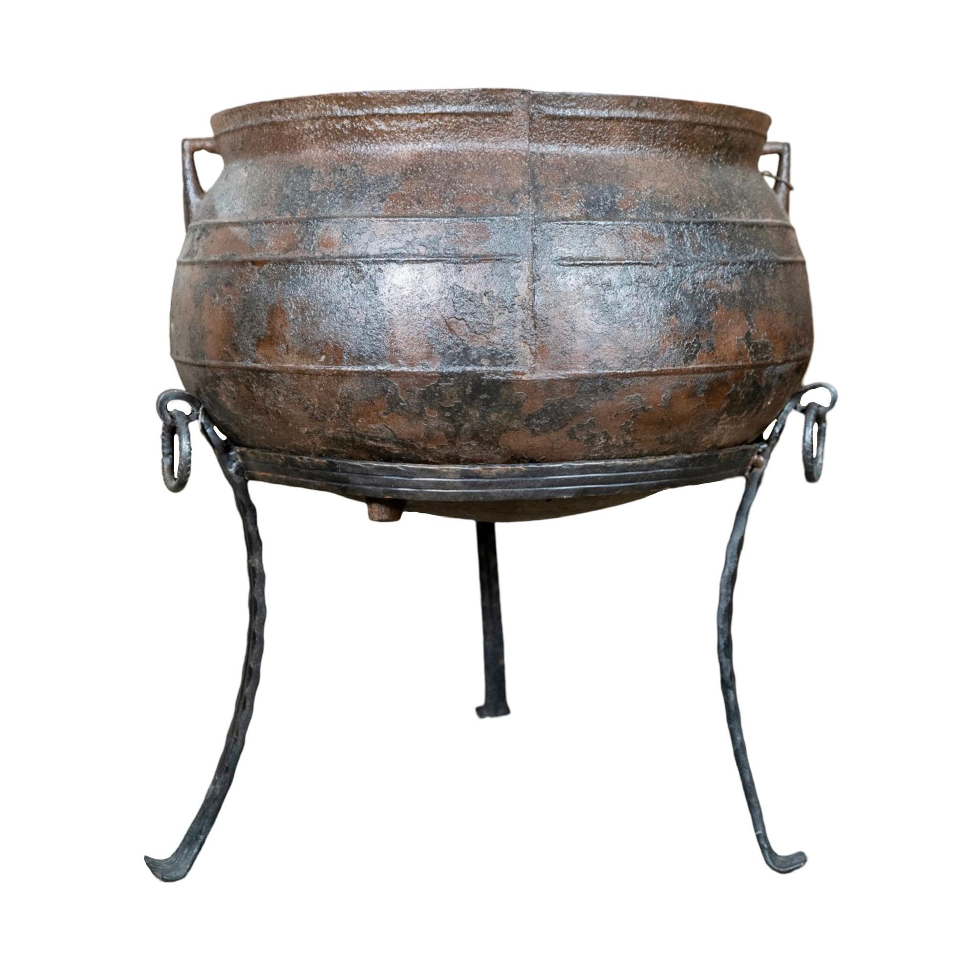 Pair of Antique Cast Iron Cauldron Planters In Good Condition In Dallas, TX