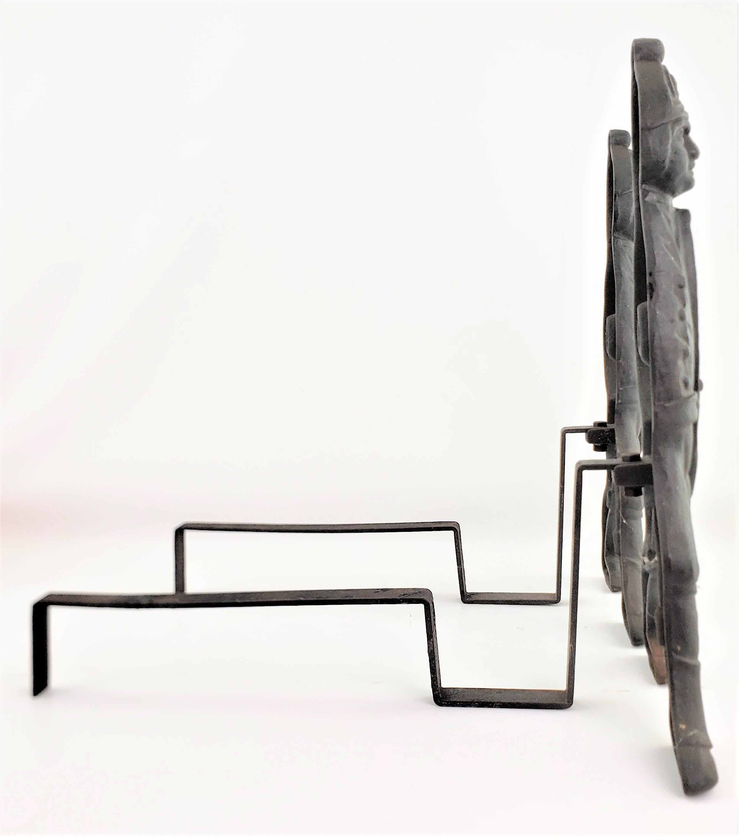 Apogée victorien Paire de chenets de cheminée en métal moulé Figural Soldier Antique en vente