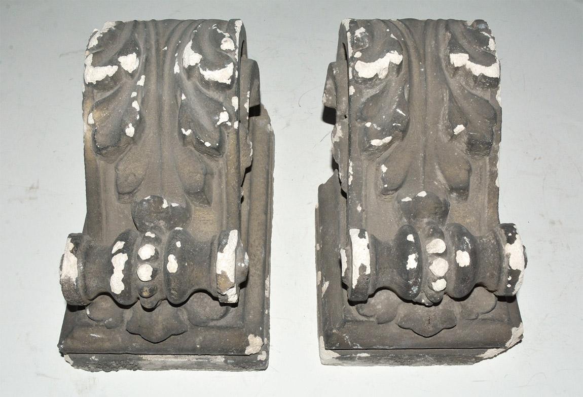 Paar antike Gipskragsteine (Klassisch-römisch) im Angebot