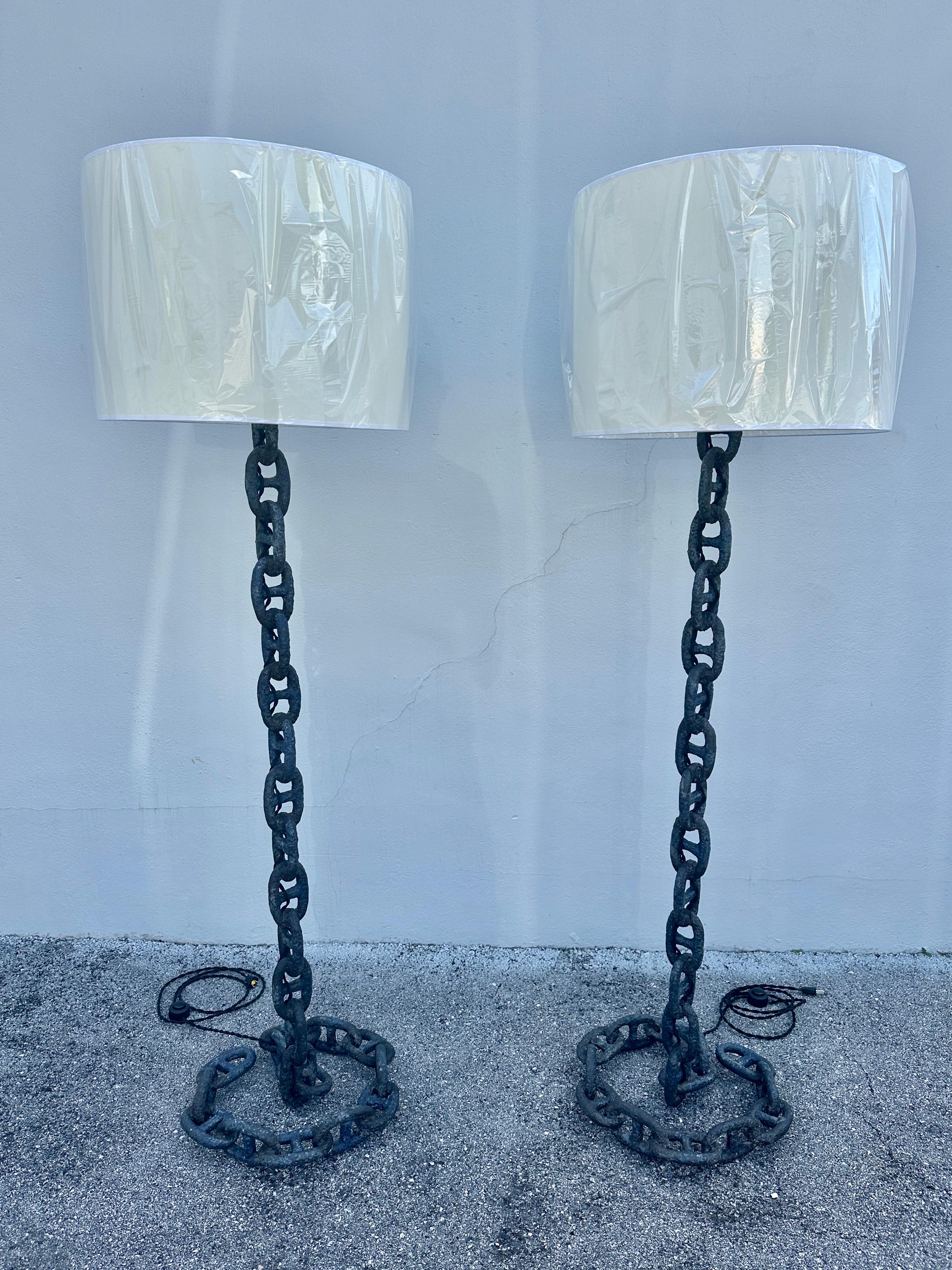 Fer Paire de lampadaires anciens à maillons de chaîne en vente