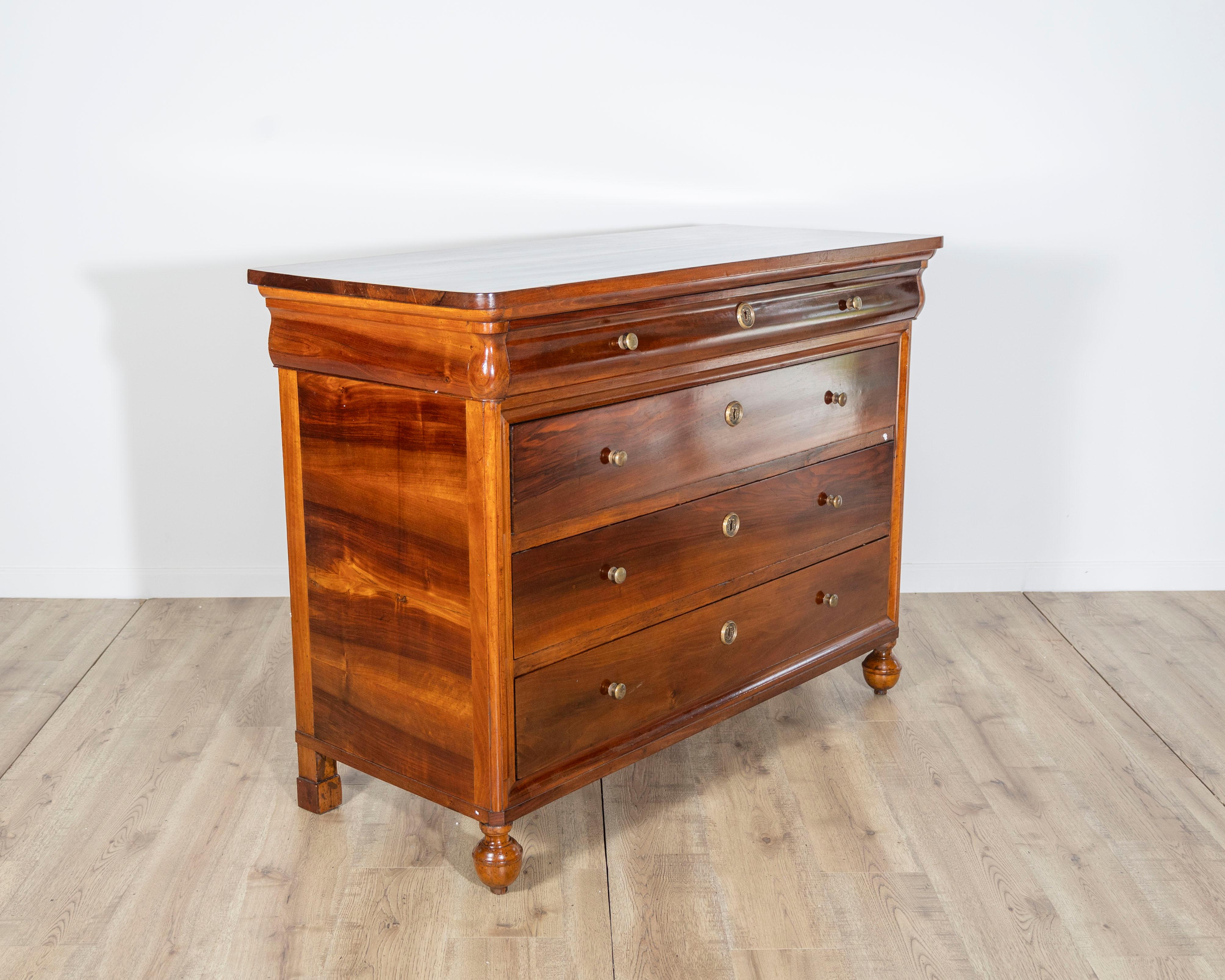 Paire de commodes anciennes Charles X en noyer - Italie 19ème en vente 6