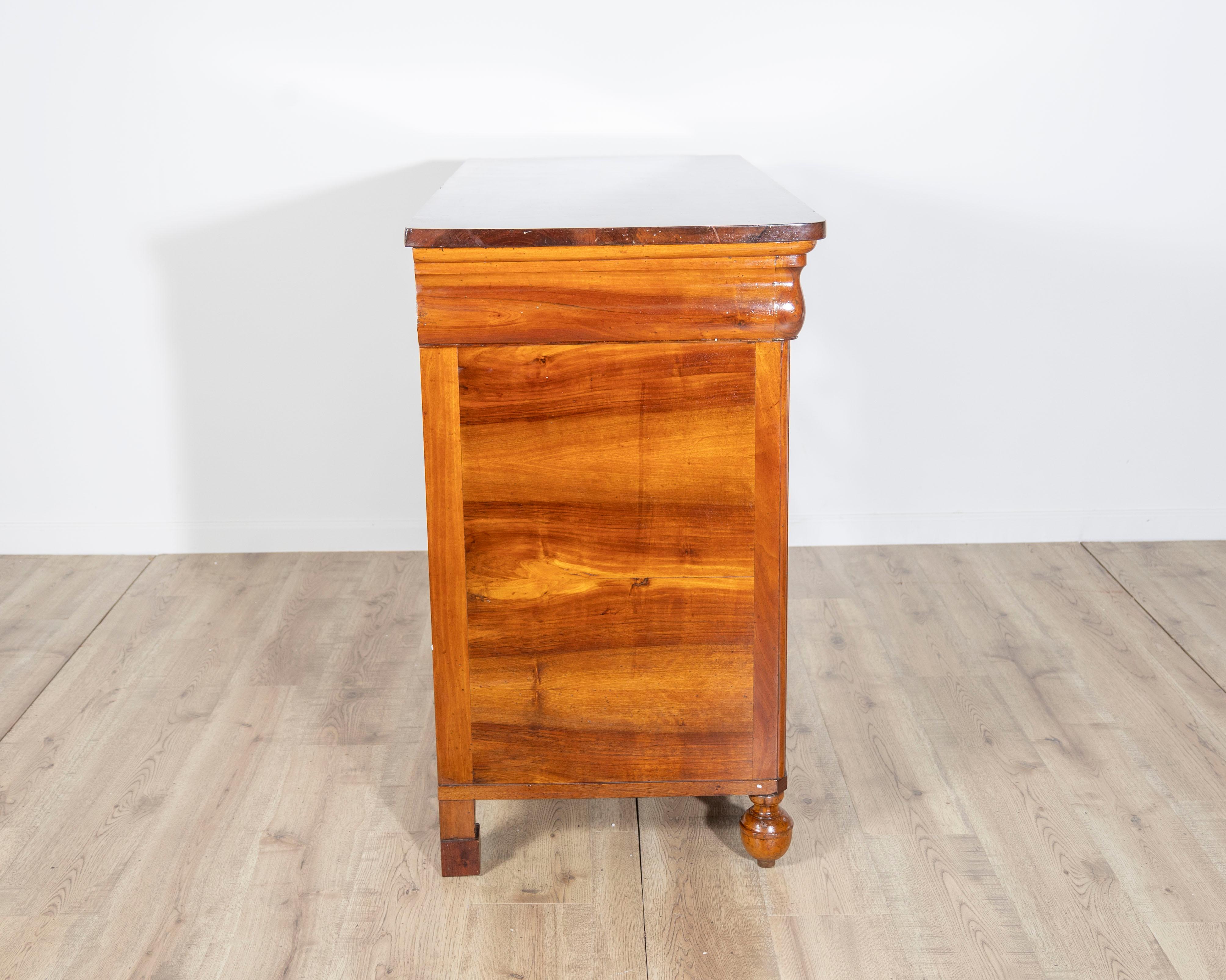 Paire de commodes anciennes Charles X en noyer - Italie 19ème en vente 8