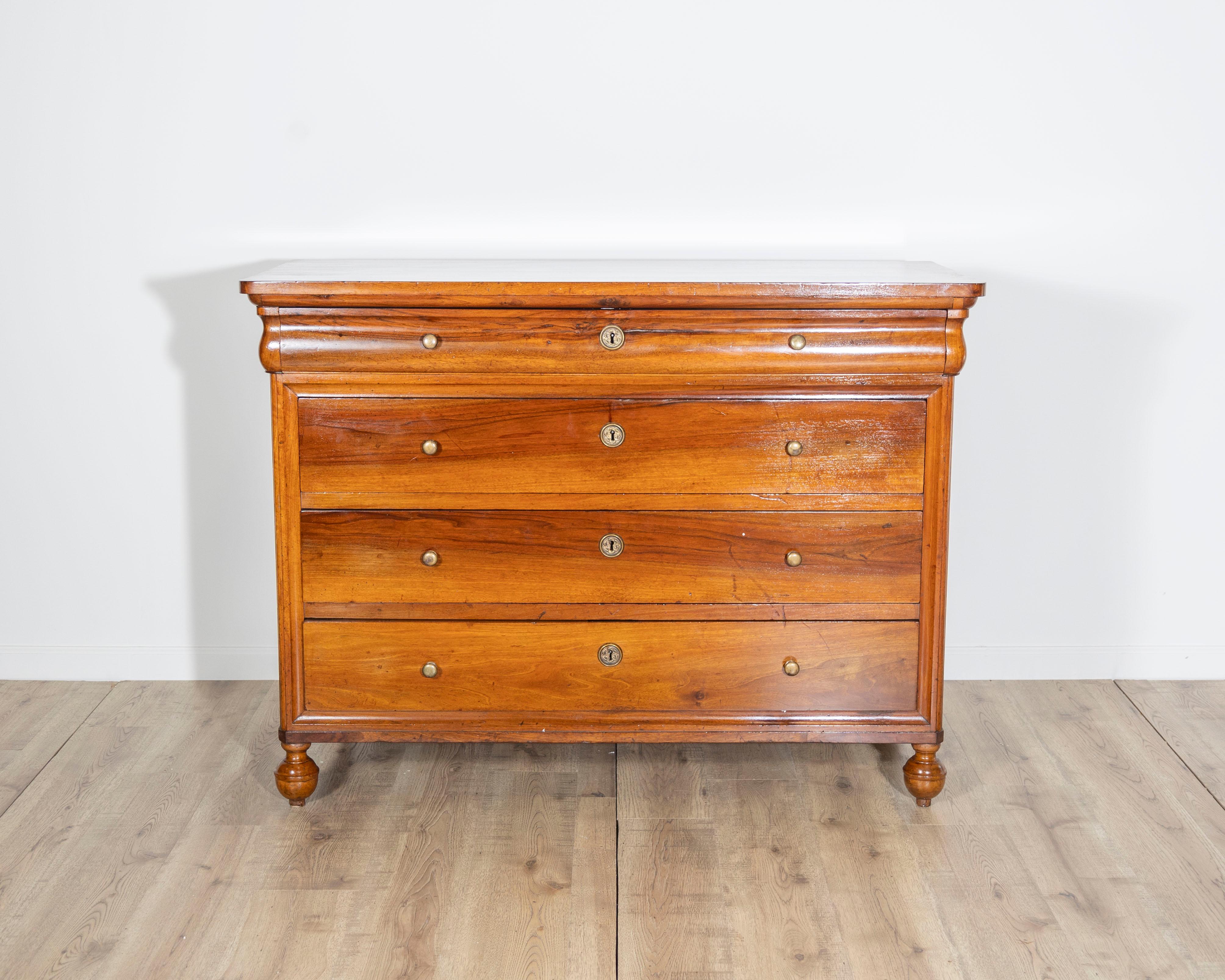 italien Paire de commodes anciennes Charles X en noyer - Italie 19ème en vente