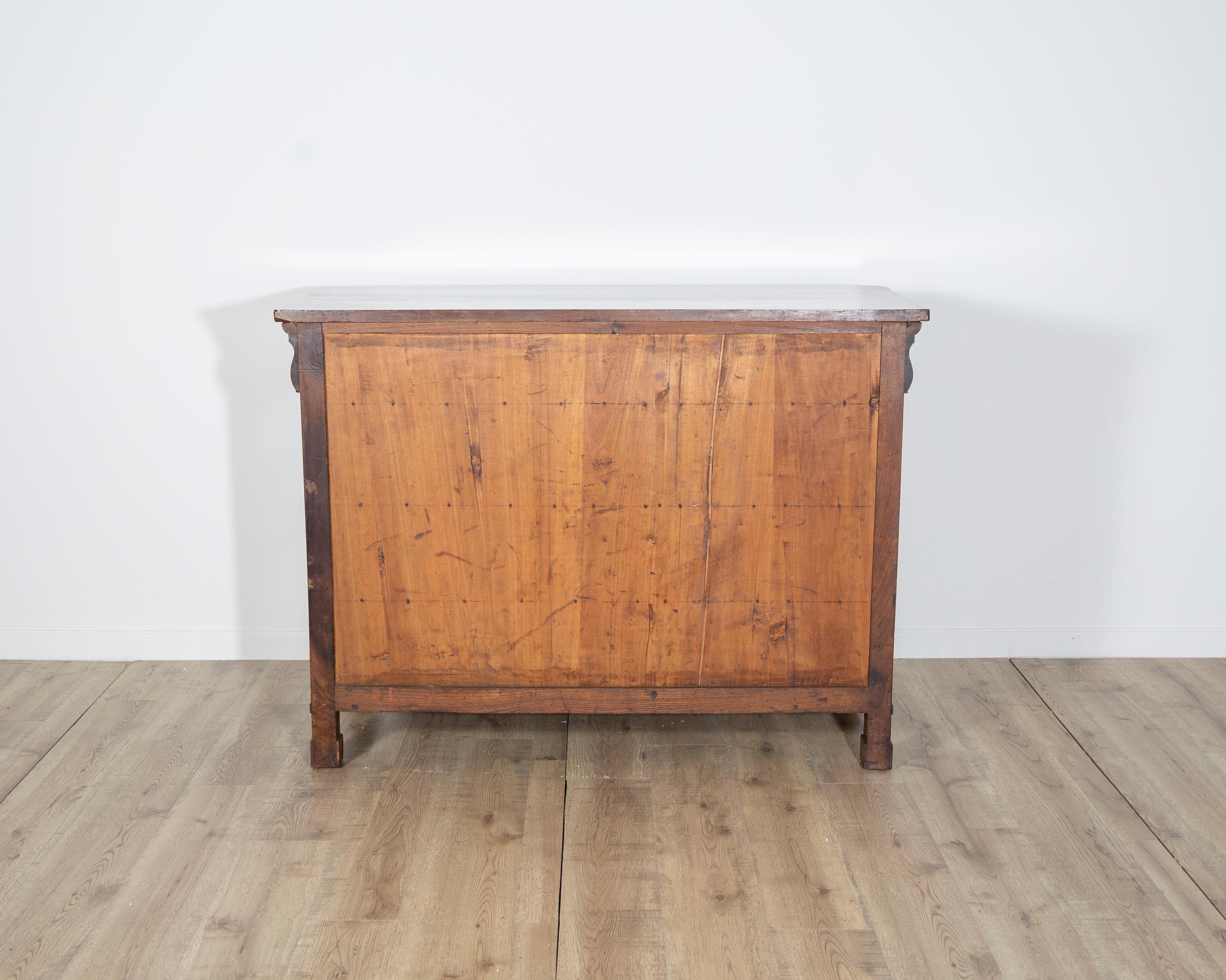 Paire de commodes anciennes Charles X en noyer - Italie 19ème en vente 2