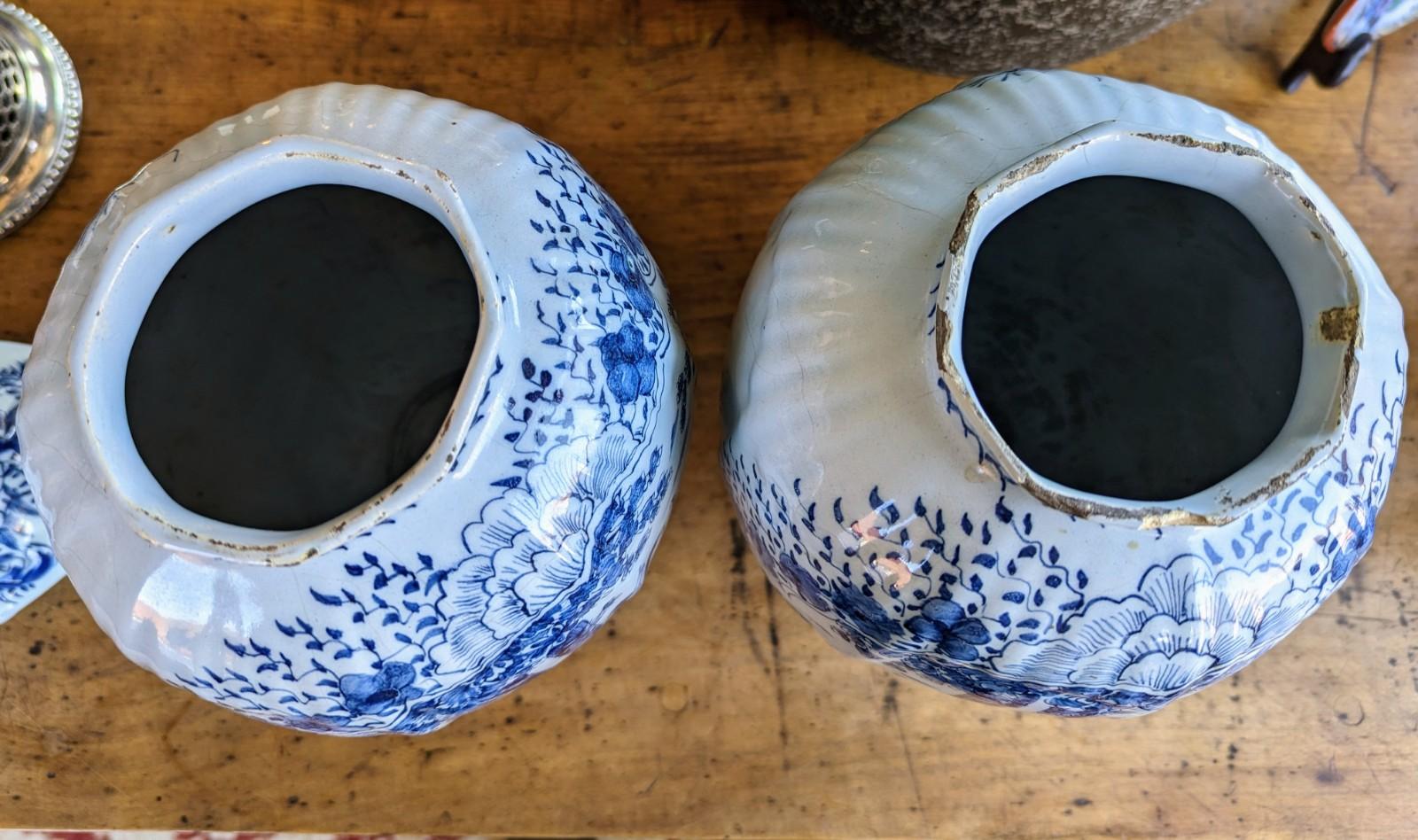 Pair of Antique European Chinoiserie Asian Porcelain Temple Jars Blue & White For Sale 1