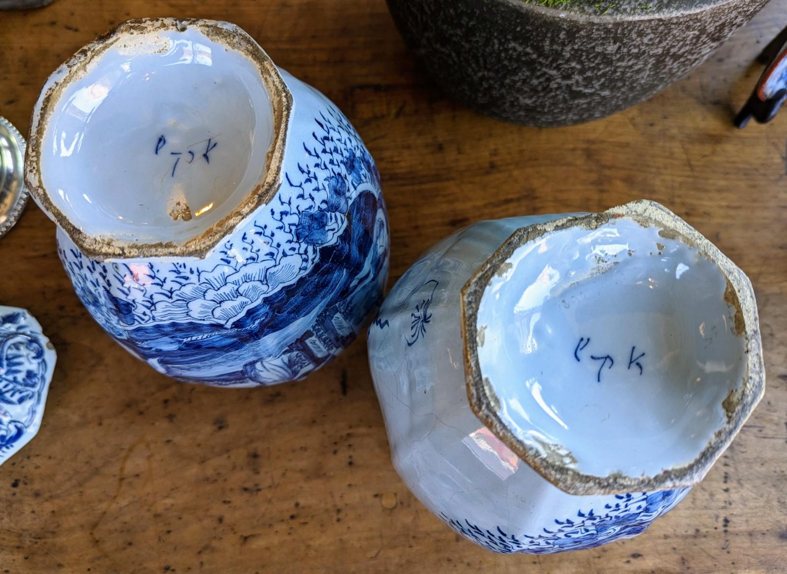 Pair of Antique European Chinoiserie Asian Porcelain Temple Jars Blue & White For Sale 2