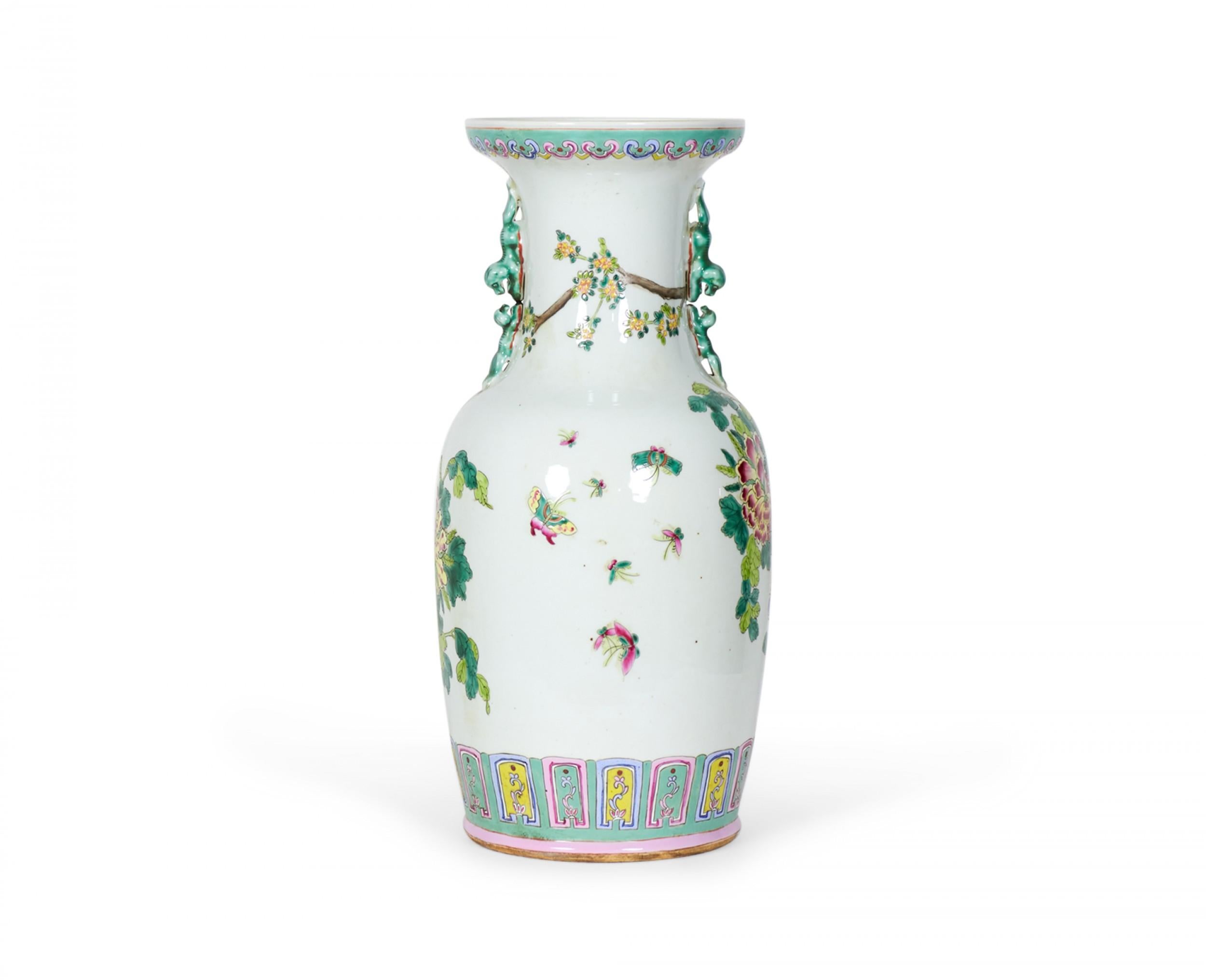Paire de vases chinois anciens en porcelaine de forme rouleau à motifs de branches et d'oiseaux Bon état - En vente à Queens, NY