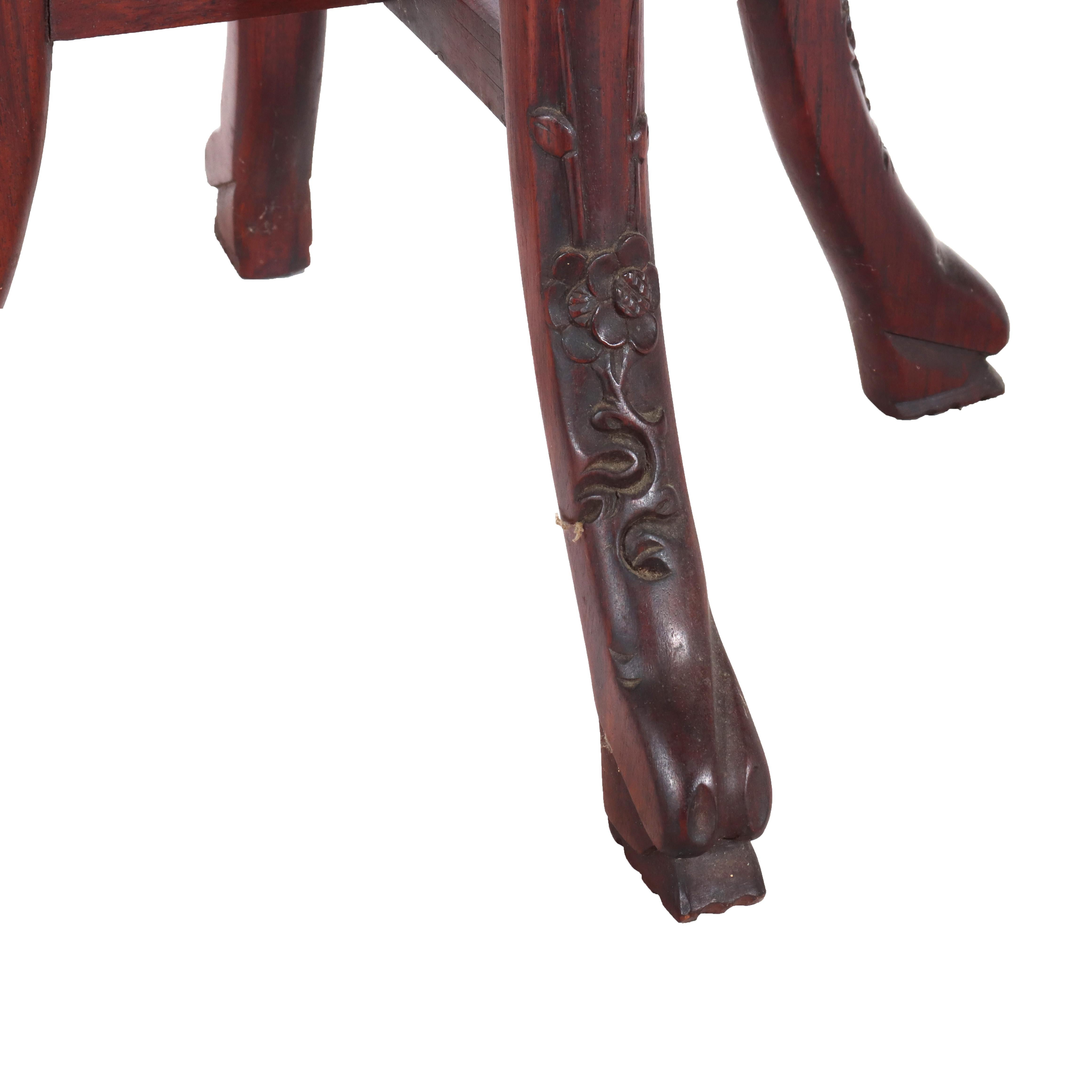 20ième siècle Paire d'anciens supports de sculptures chinoises en bois de rose sculpté et en marbre rouge, vers 1920 en vente