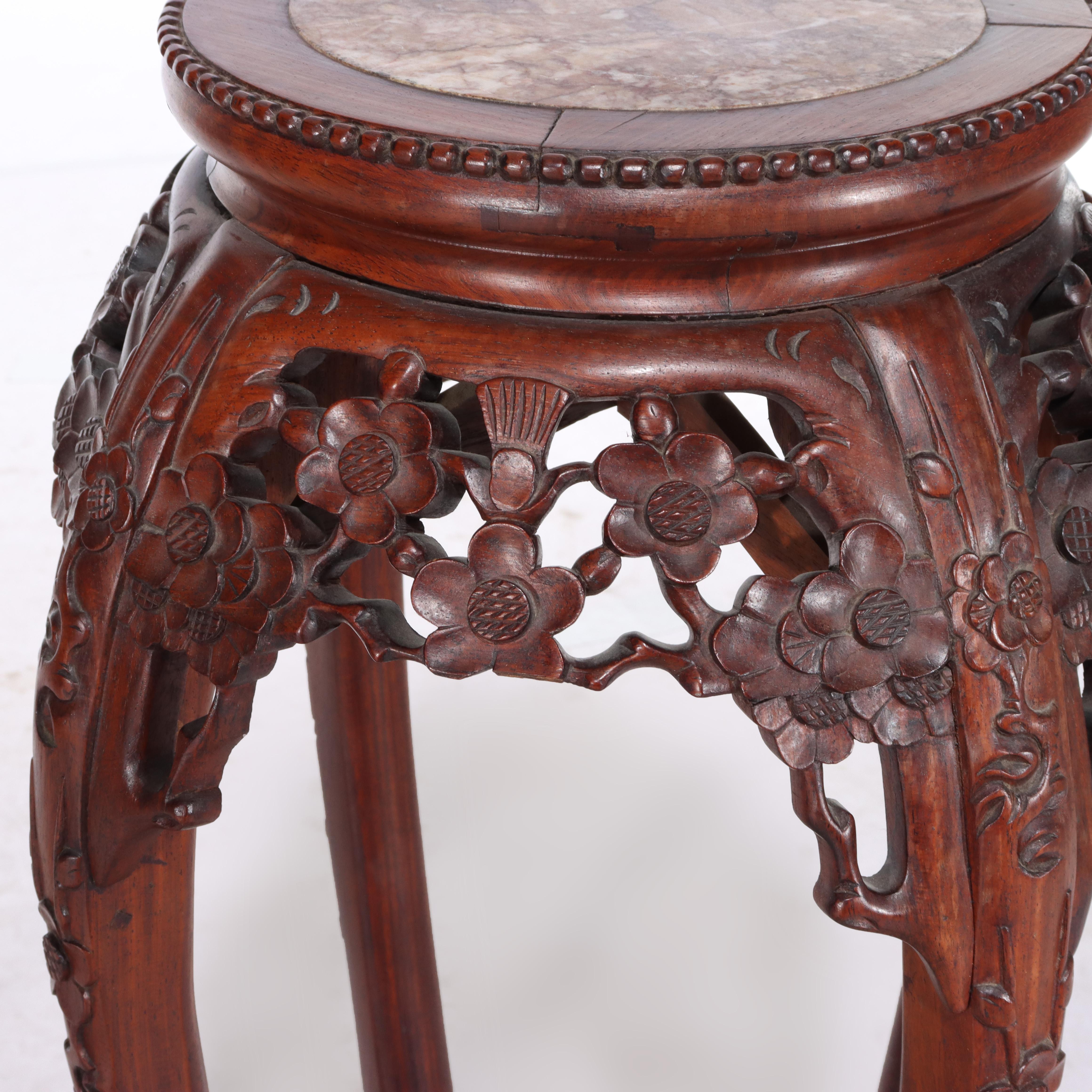 Paire d'anciens supports de sculptures chinoises en bois de rose sculpté et en marbre rouge, vers 1920 en vente 2