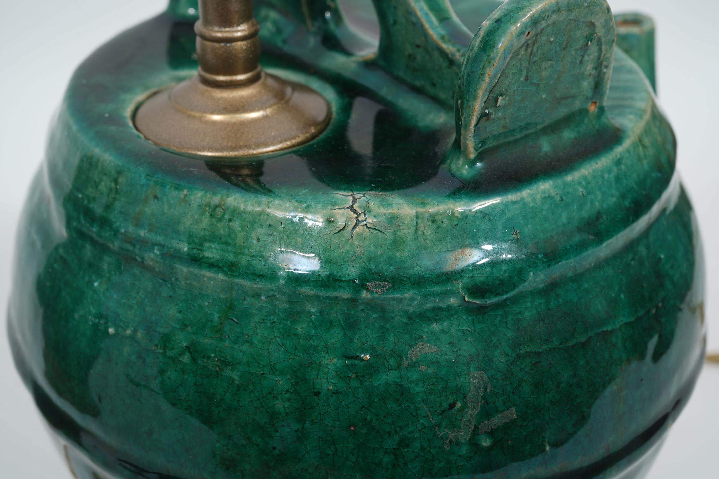 Paire de jarres en céramique chinoise anciennes montées comme lampes de bureau en vente 2