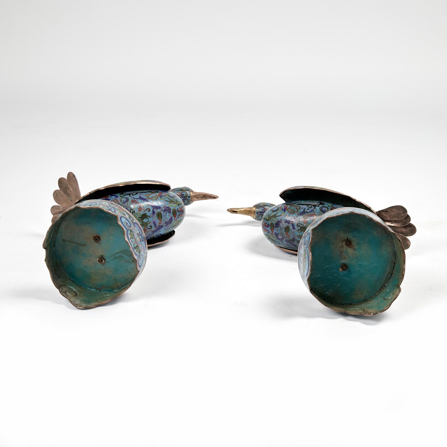Coppia di antichi uccelli cinesi in cloisonne in vendita 7